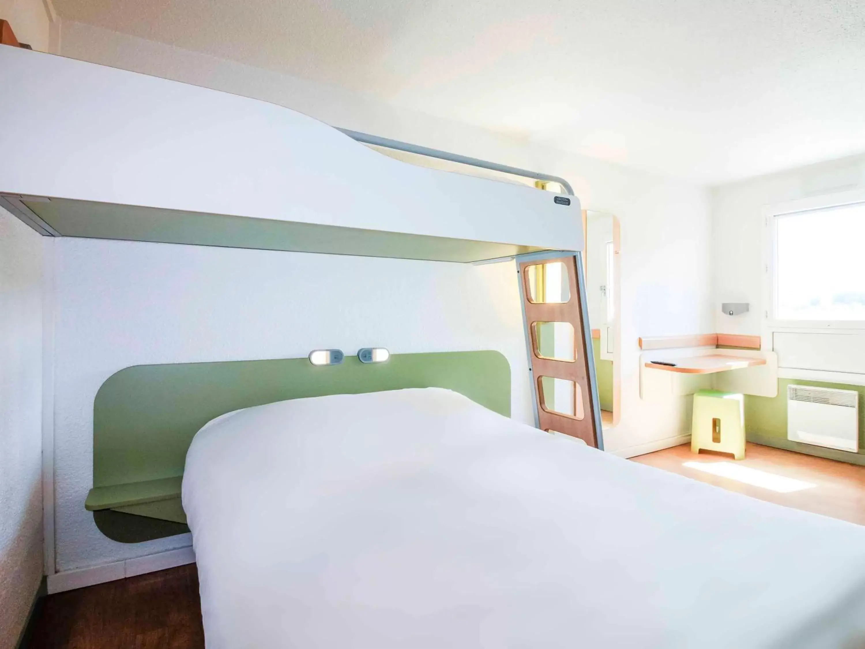 Photo of the whole room, Bunk Bed in Ibis budget Périgueux