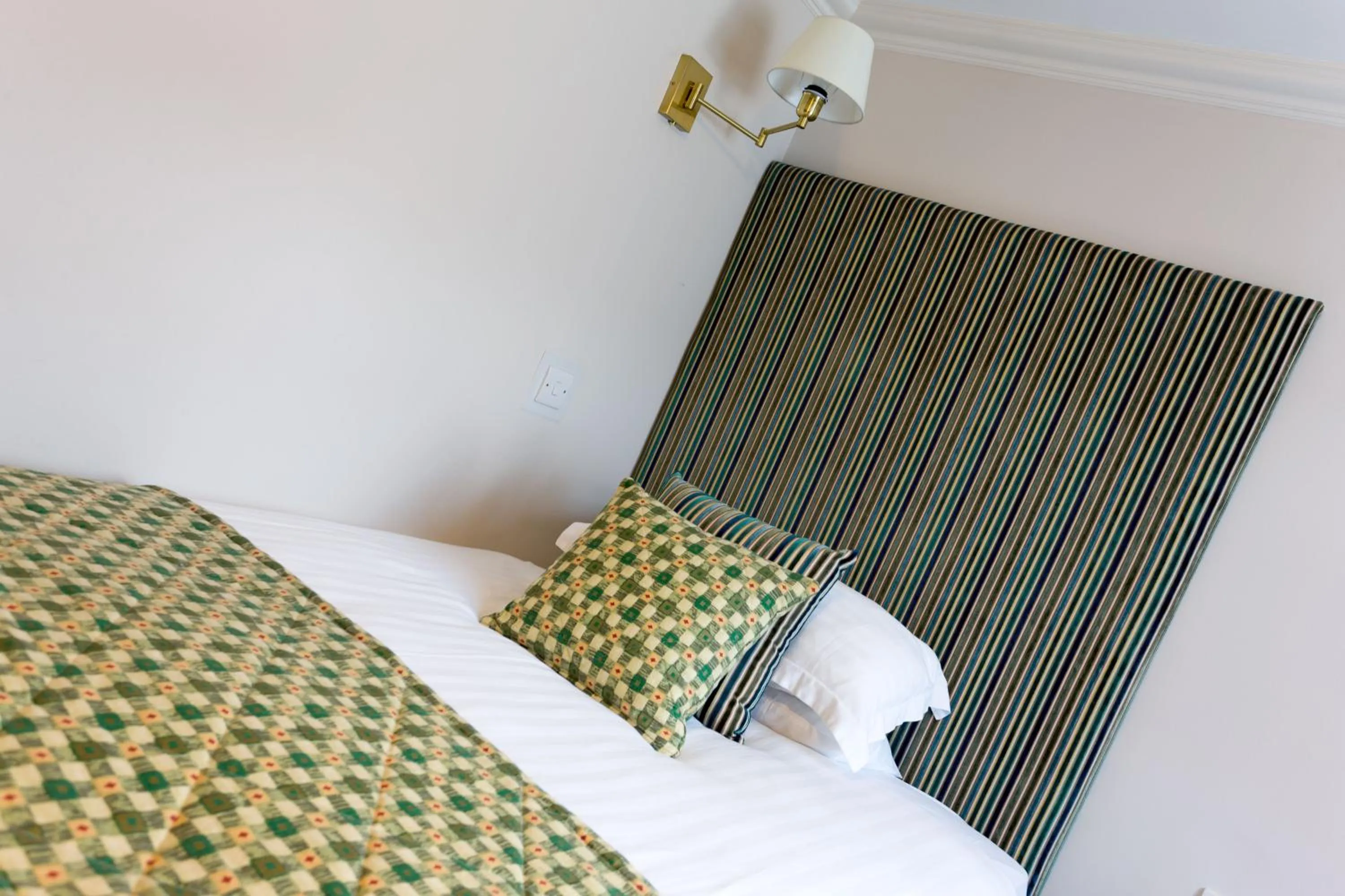 Bed in Best Western Sysonby Knoll Hotel