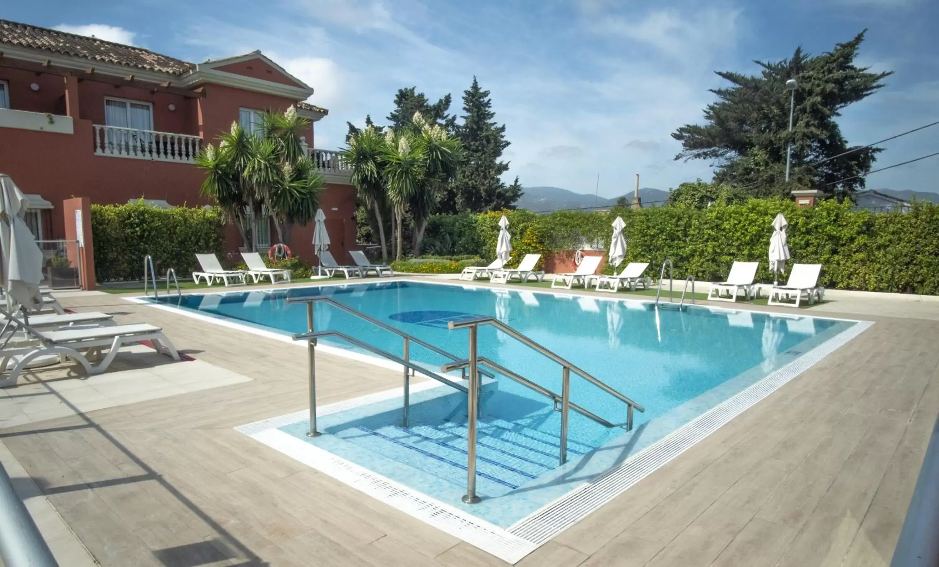 Spring, Swimming Pool in Alborán Algeciras