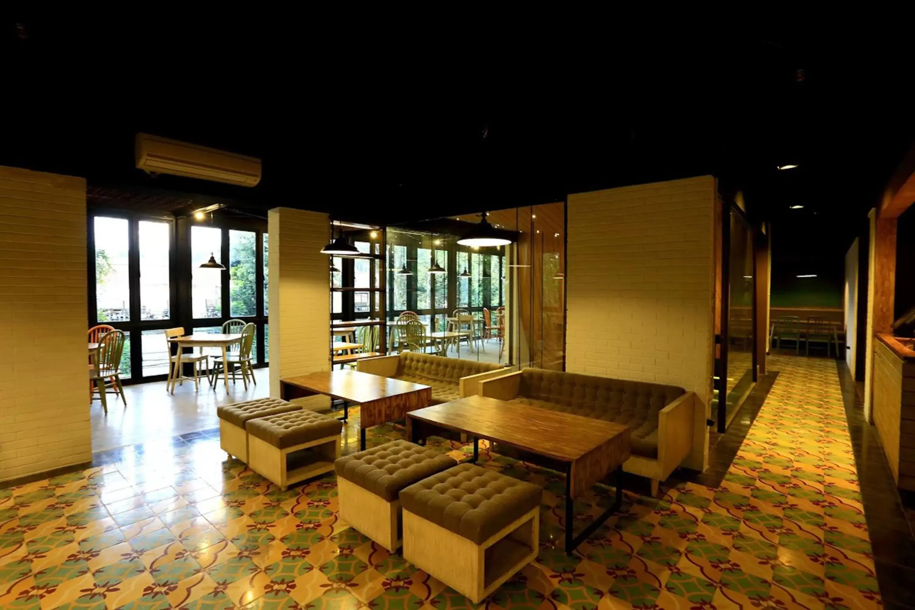 Restaurant/places to eat in Namin Dago Hotel