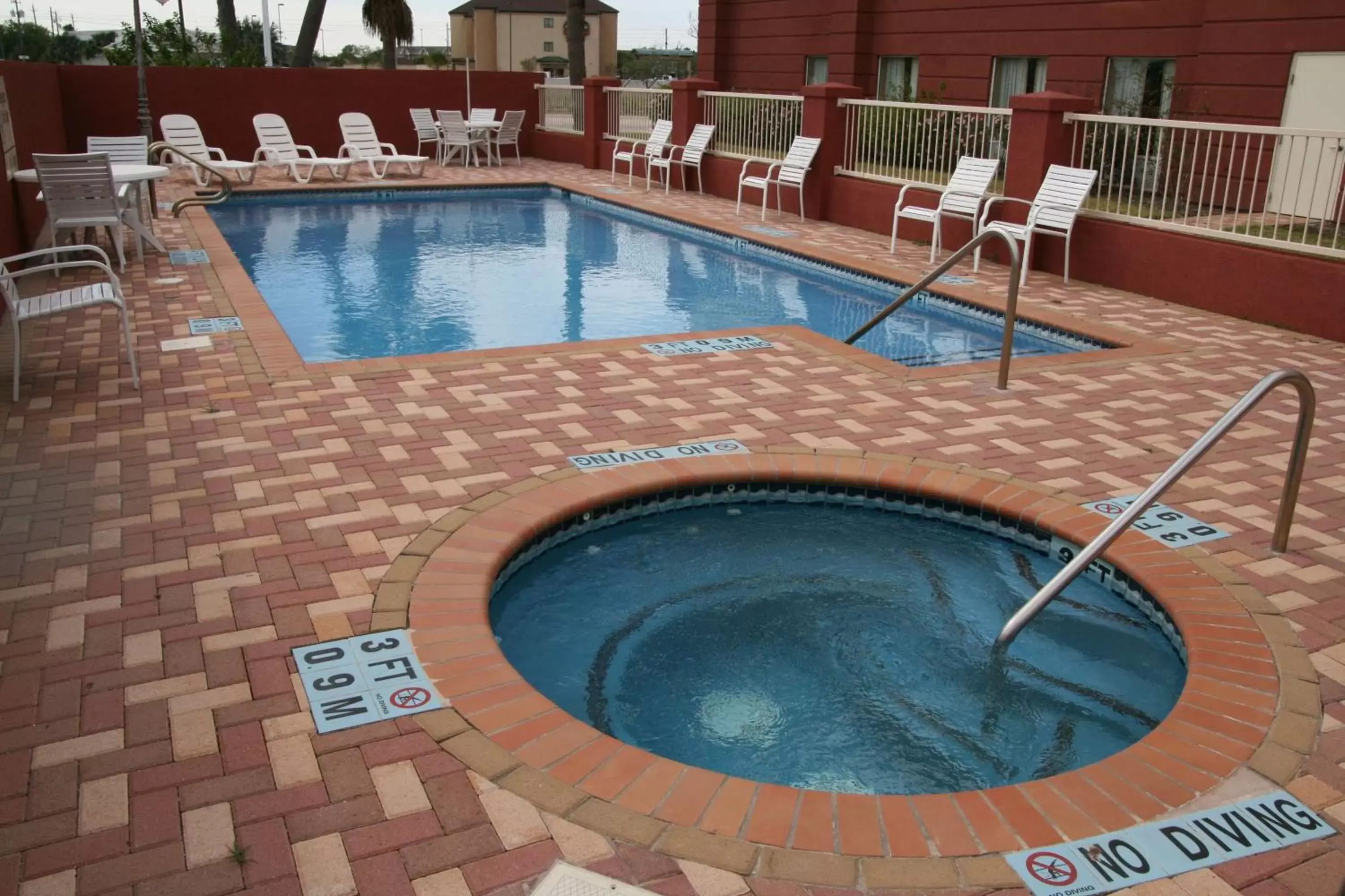 Pool view, Swimming Pool in Hampton Inn and Suites-Brownsville