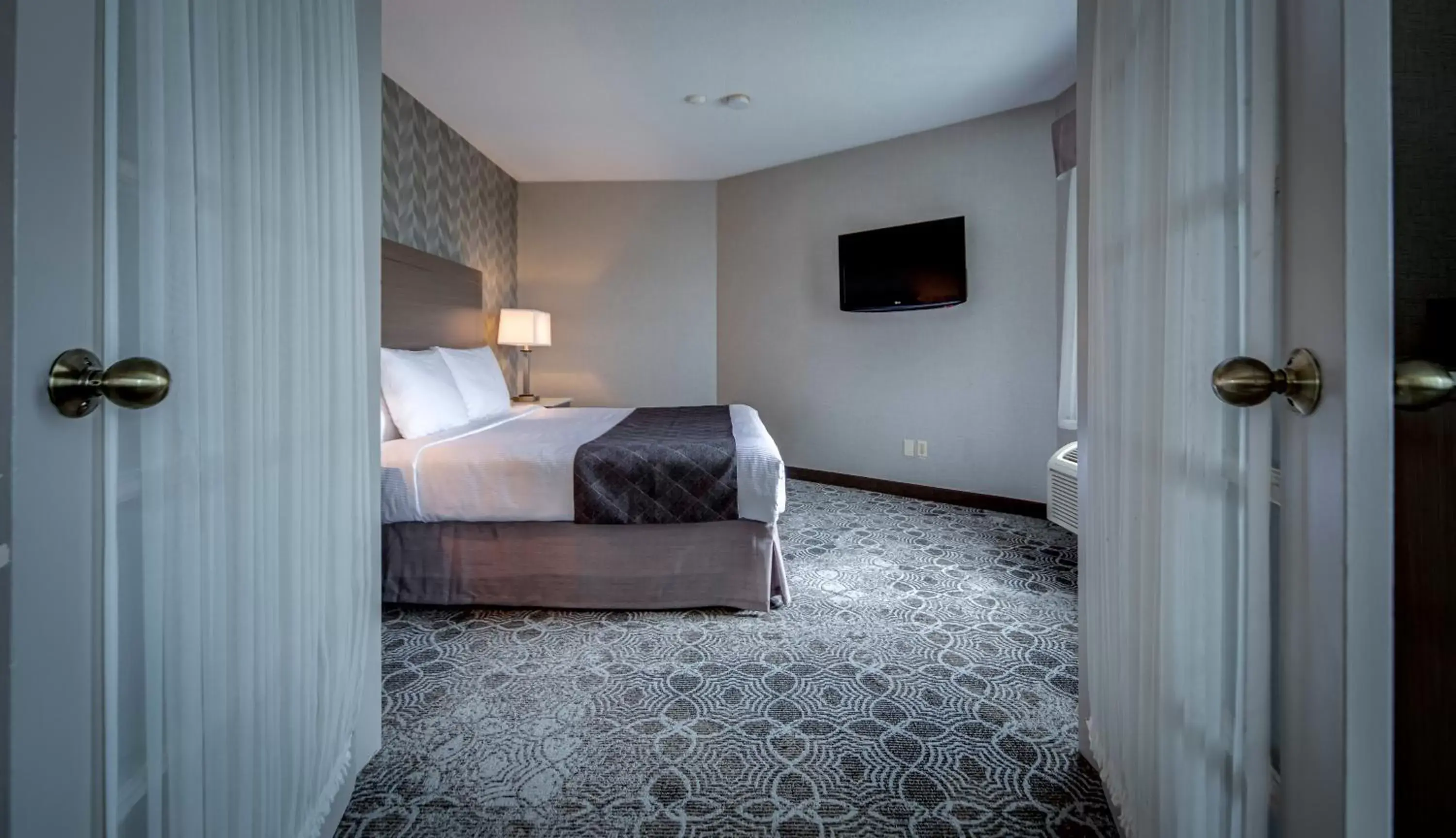 Bedroom, Bed in Monte Carlo Inn Markham