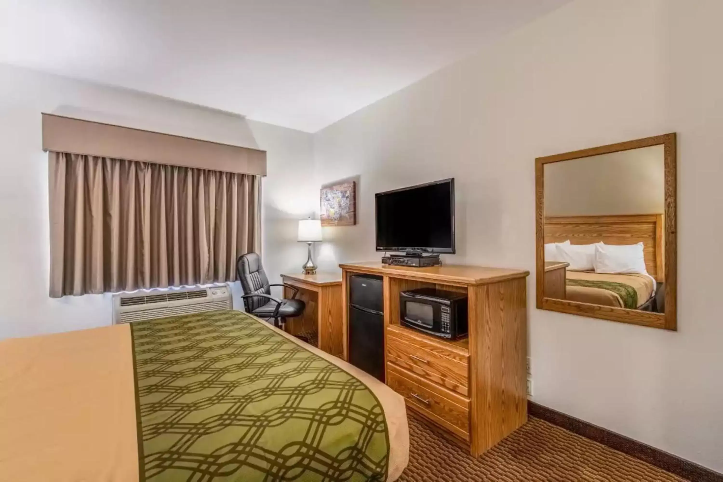 TV and multimedia, TV/Entertainment Center in Wingate by Wyndham New Castle - Glenwood Springs