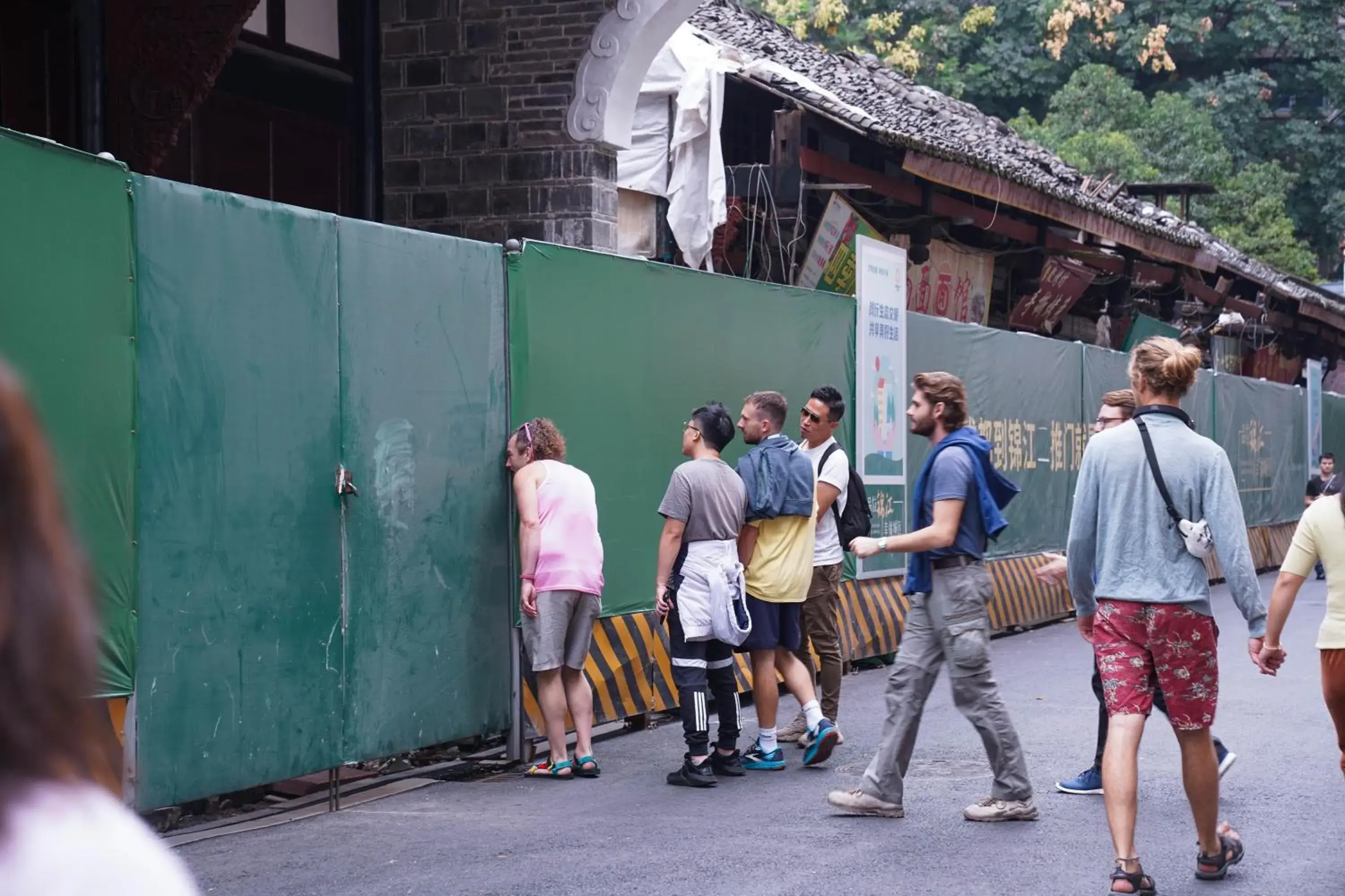 Hiking in Chengdu Mix Hostel Backpackers