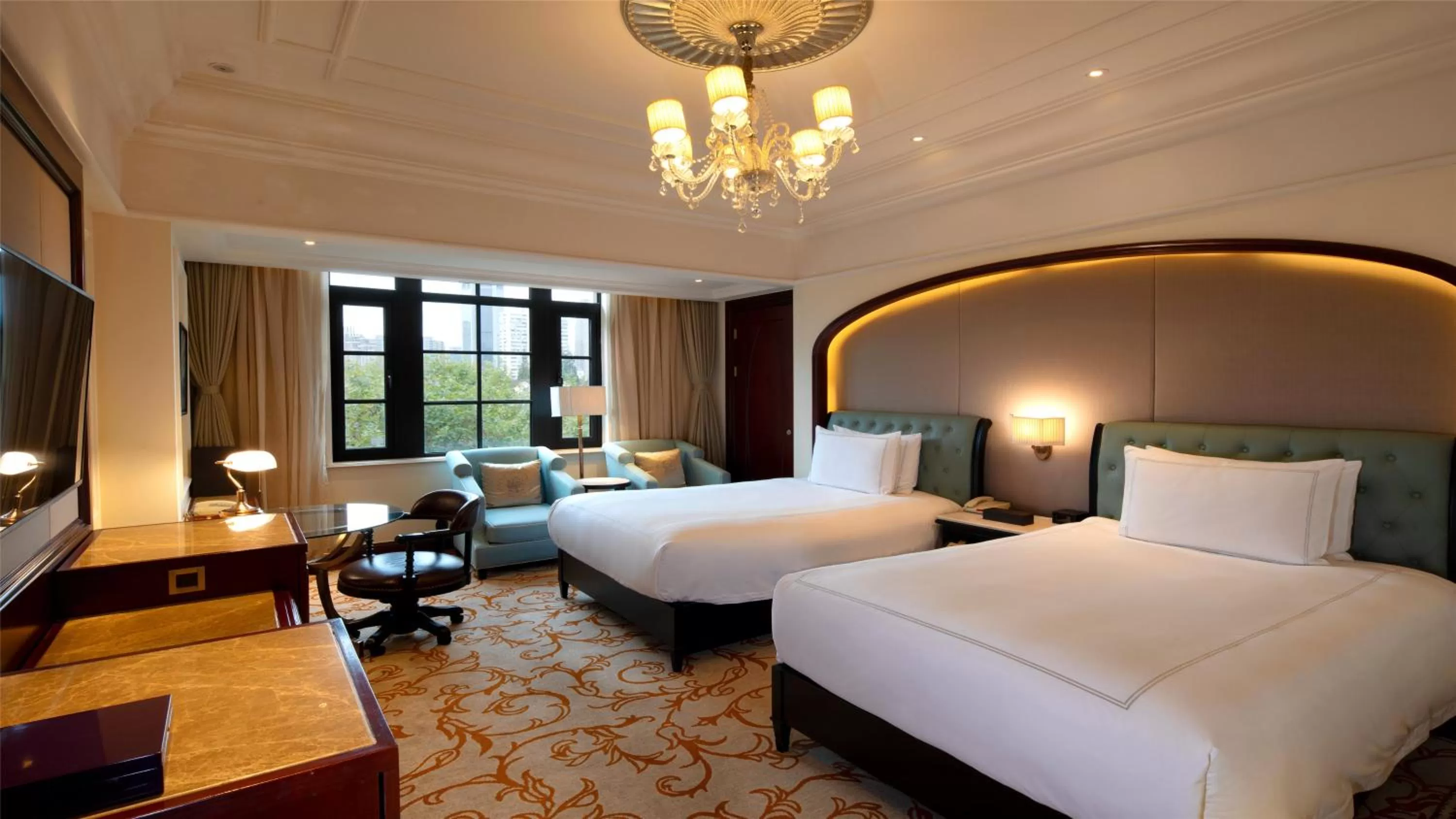 Photo of the whole room, Bed in InterContinental Shanghai Ruijin by IHG - Downtown Historic Iconic Garden Hotel