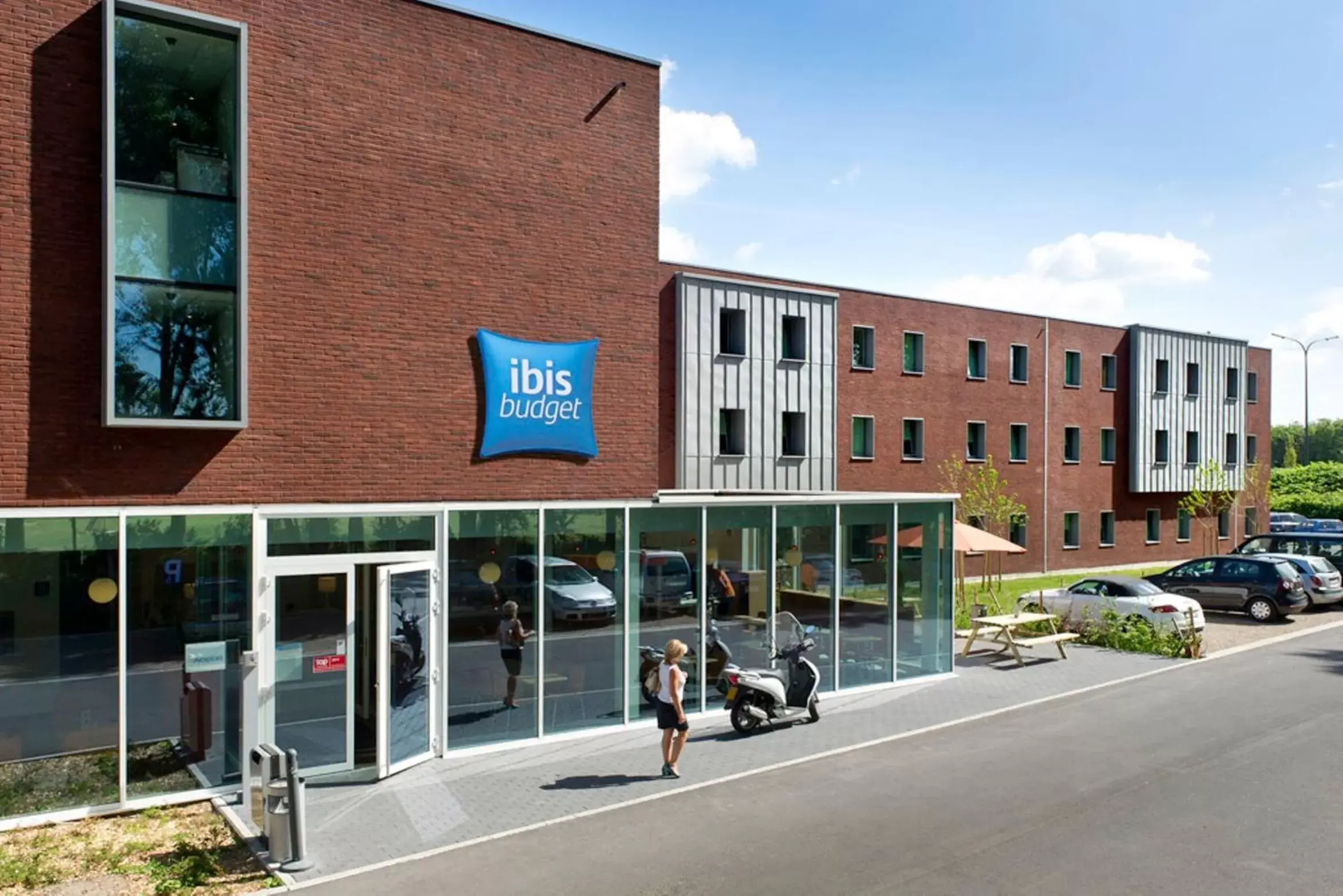 Facade/entrance, Property Building in ibis Budget Brussels South Ruisbroek