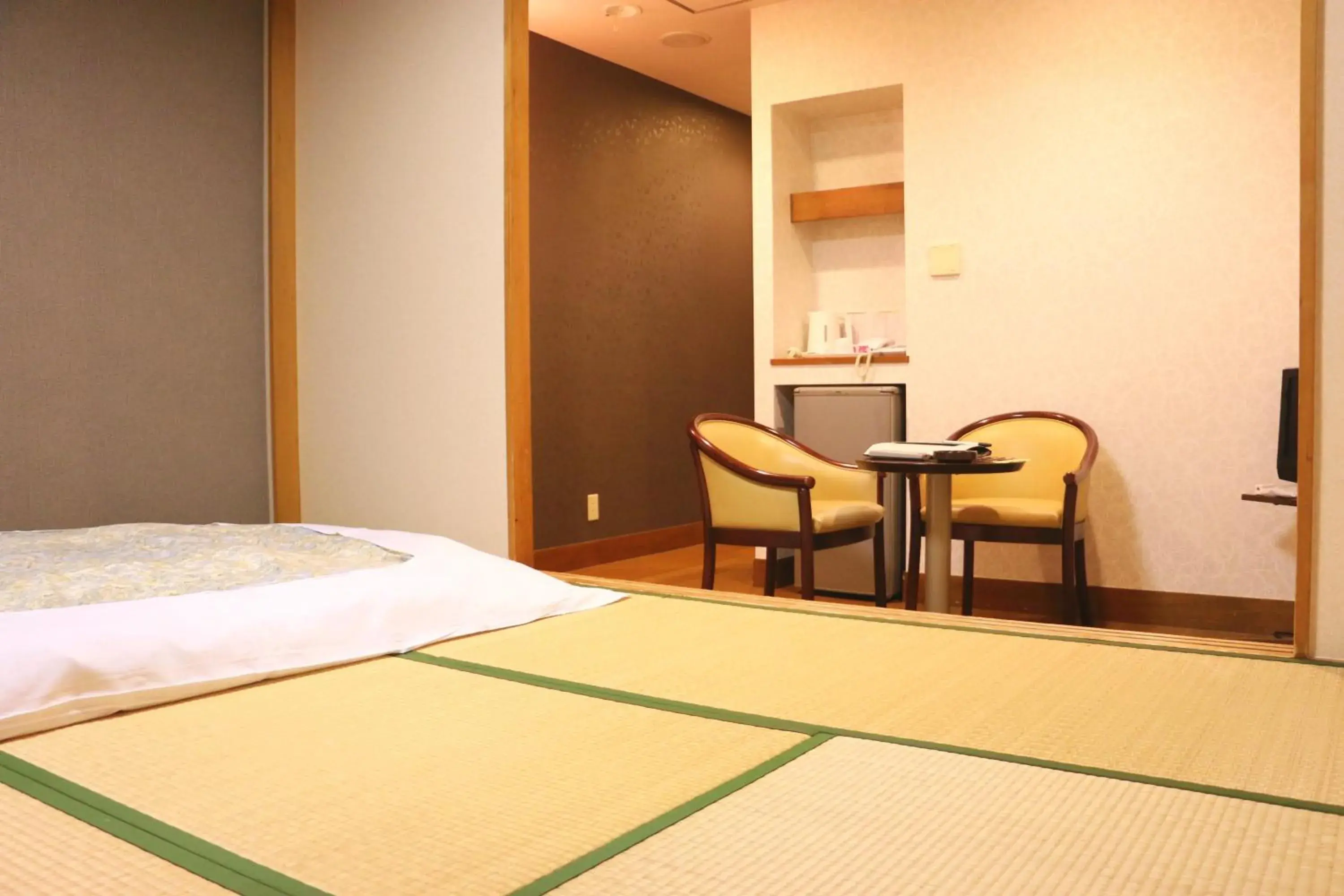 Bedroom, Bed in Nasushiobara Station Hotel