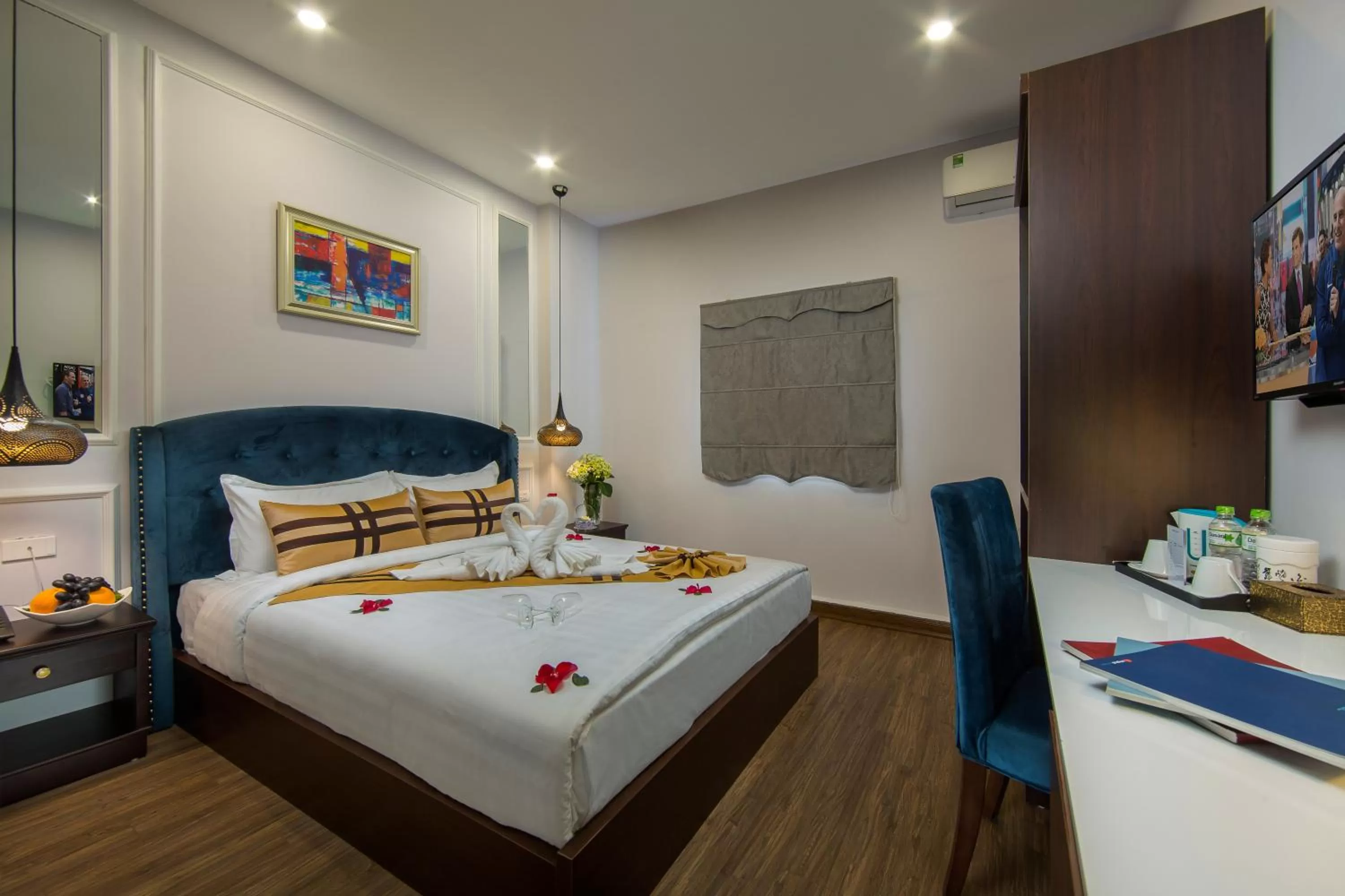 Photo of the whole room, Bed in S Central Hotel and Spa