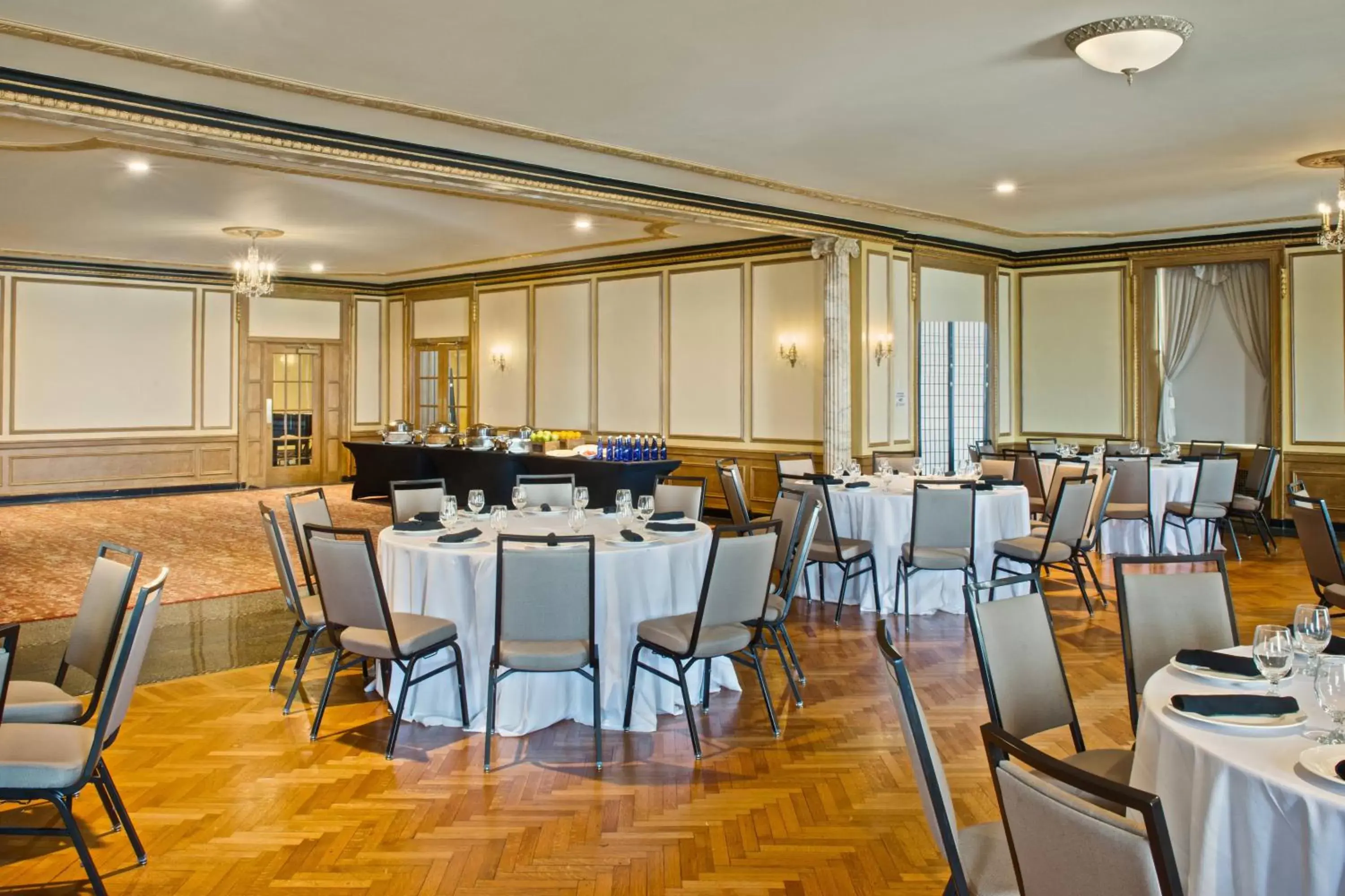 Meeting/conference room, Restaurant/Places to Eat in Marriott Syracuse Downtown