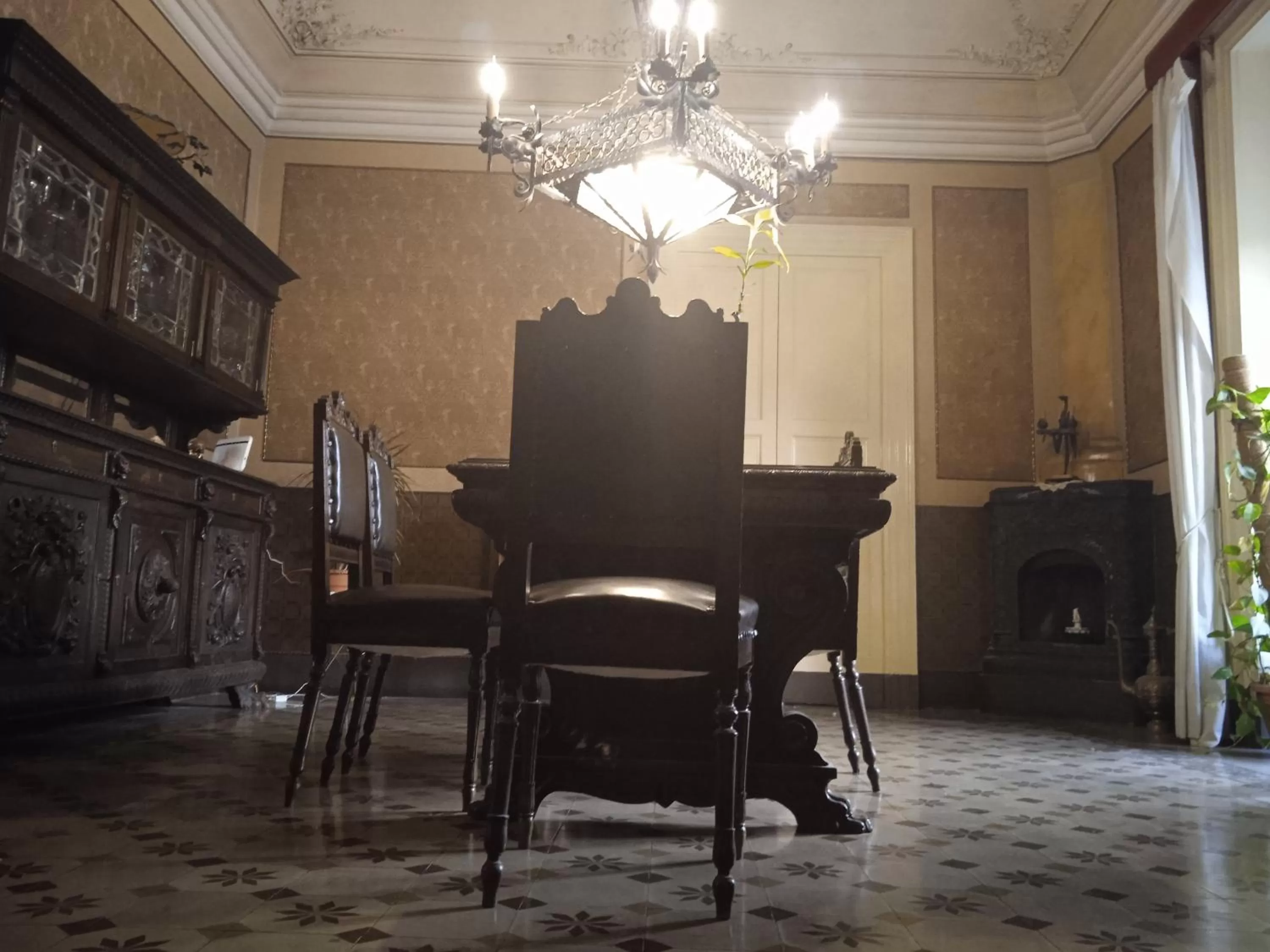 Dining Area in Bed and Books Isabella