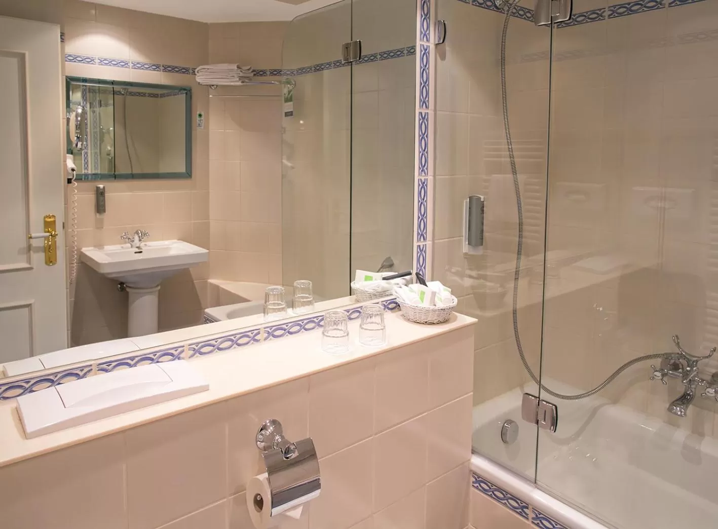 Bathroom in Dorint Parkhotel Meißen