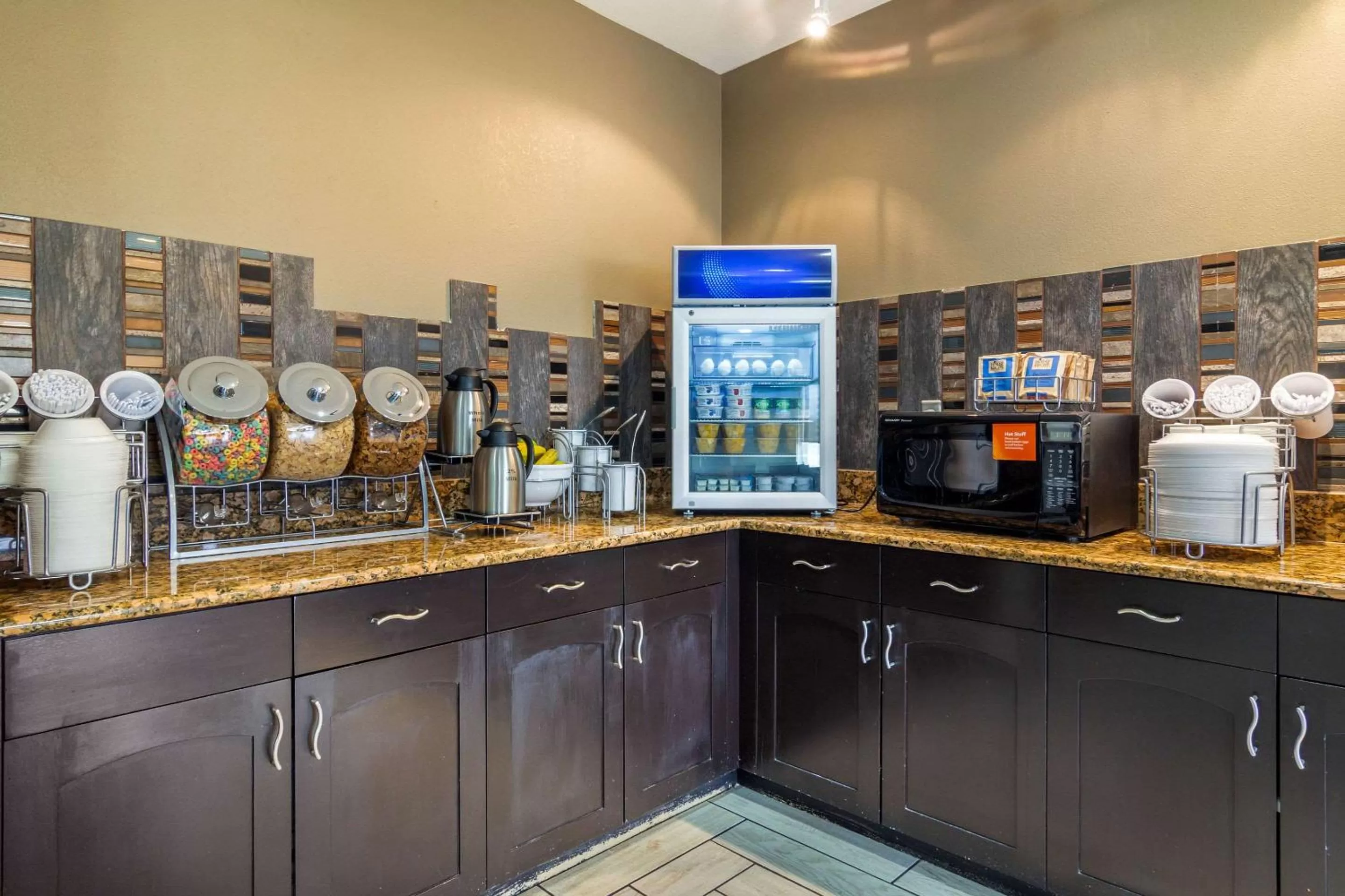 Restaurant/places to eat in Comfort Inn & Suites Sterling