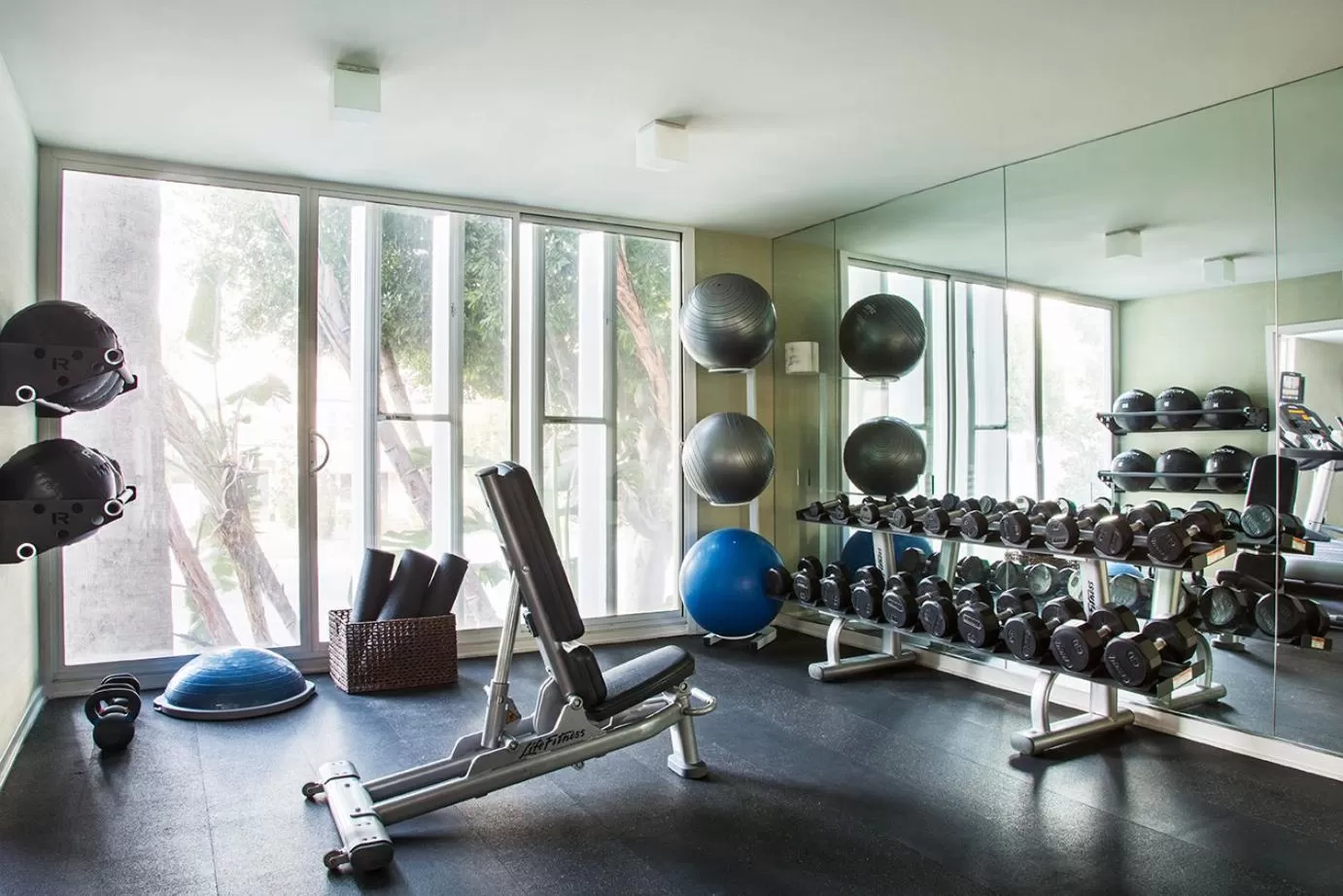 Fitness centre/facilities in Avalon Hotel Beverly Hills, a Member of Design Hotels