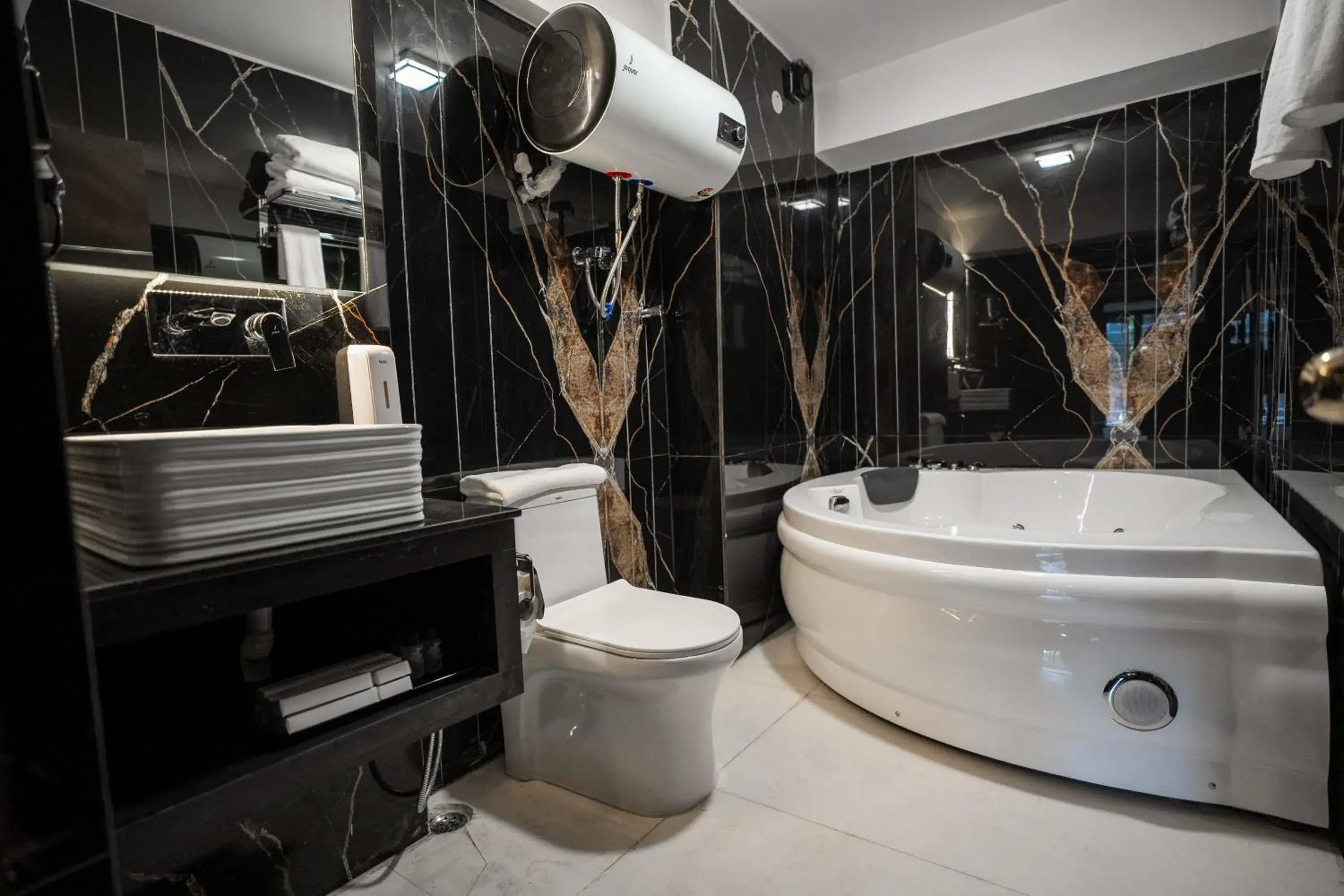 Shower, Bathroom in The West Gate Posada By Summit