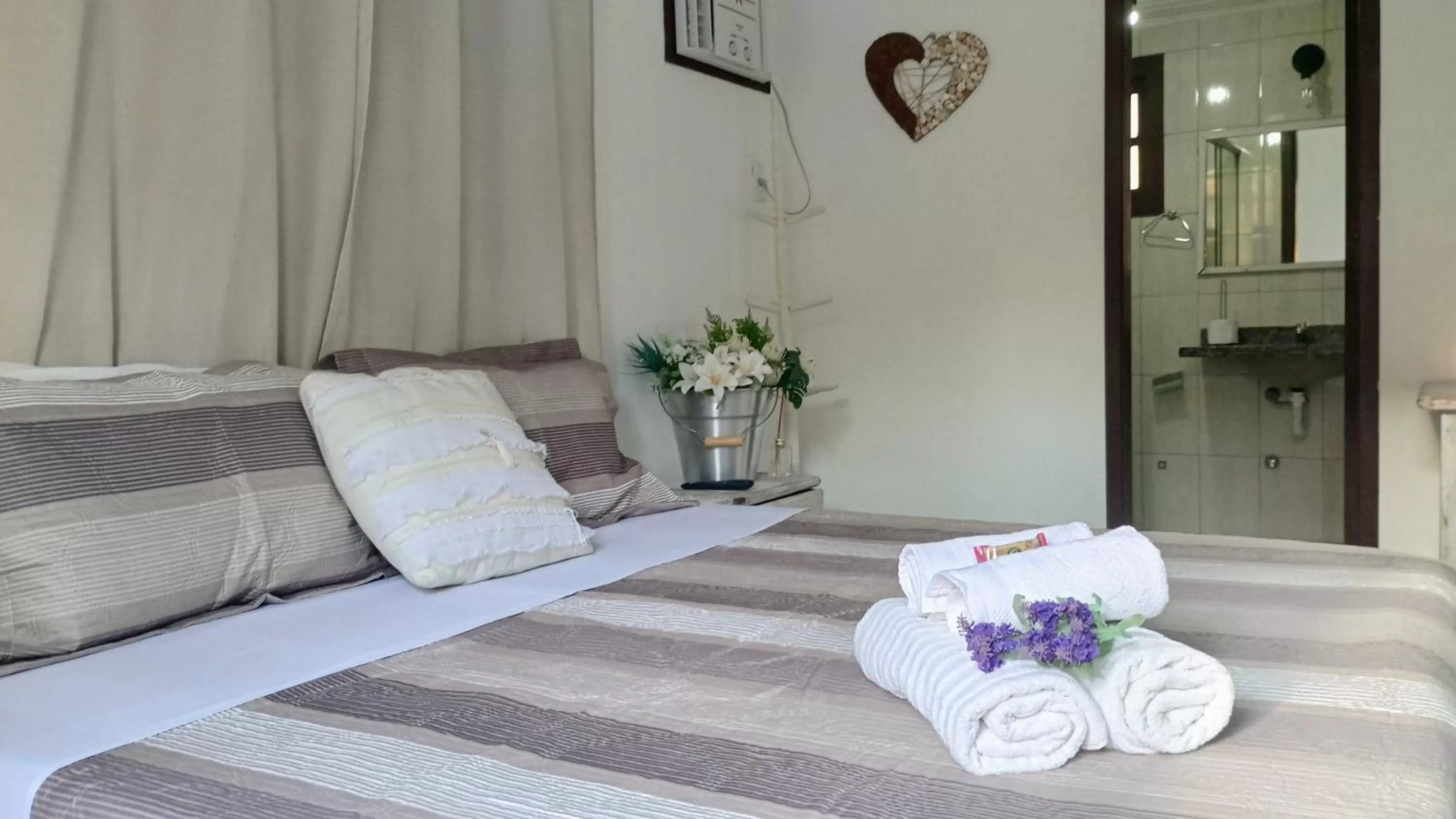 Bed in Hibiscos Pousada