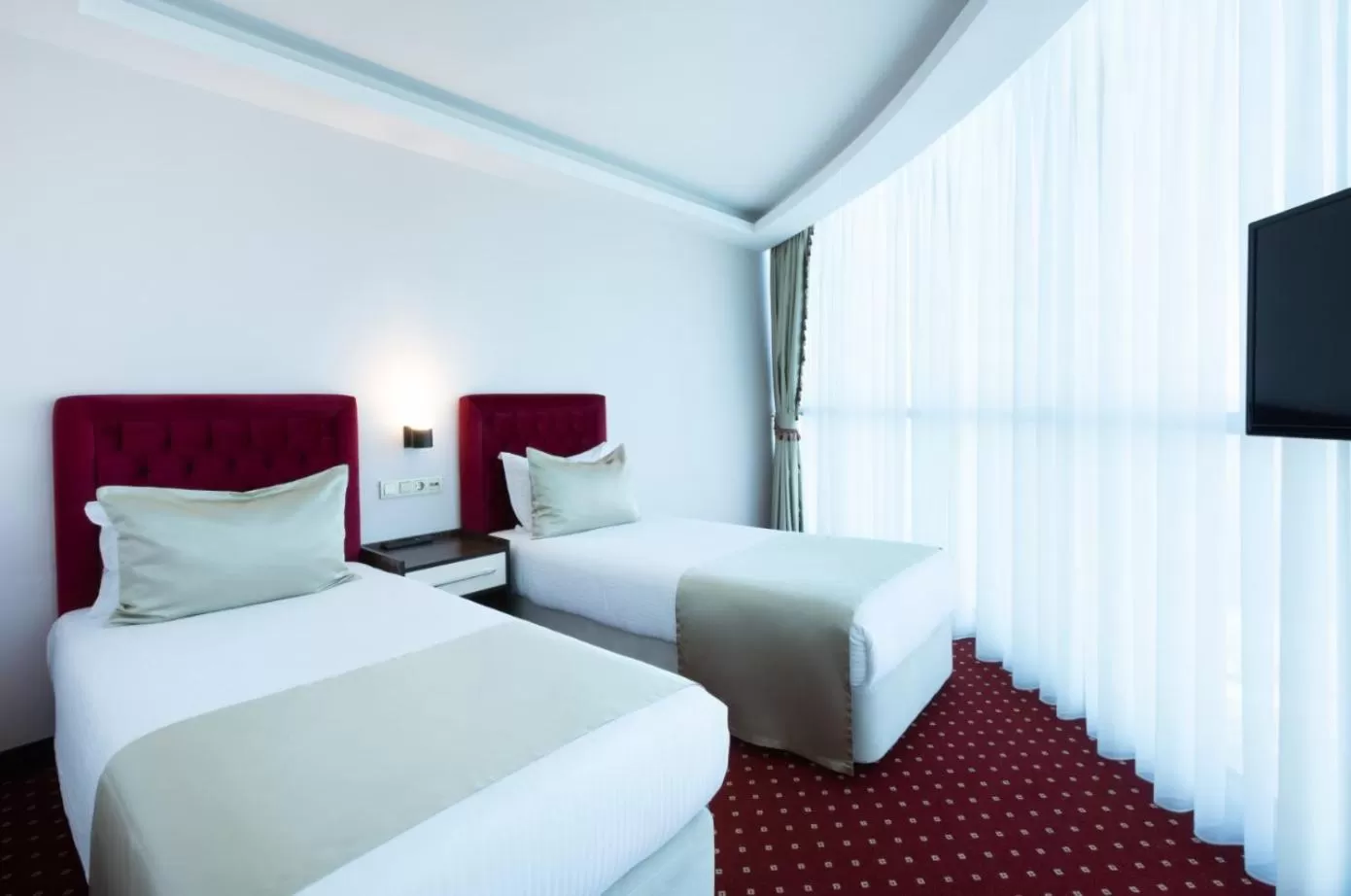 Bedroom, Bed in Sky Tower King Hotel