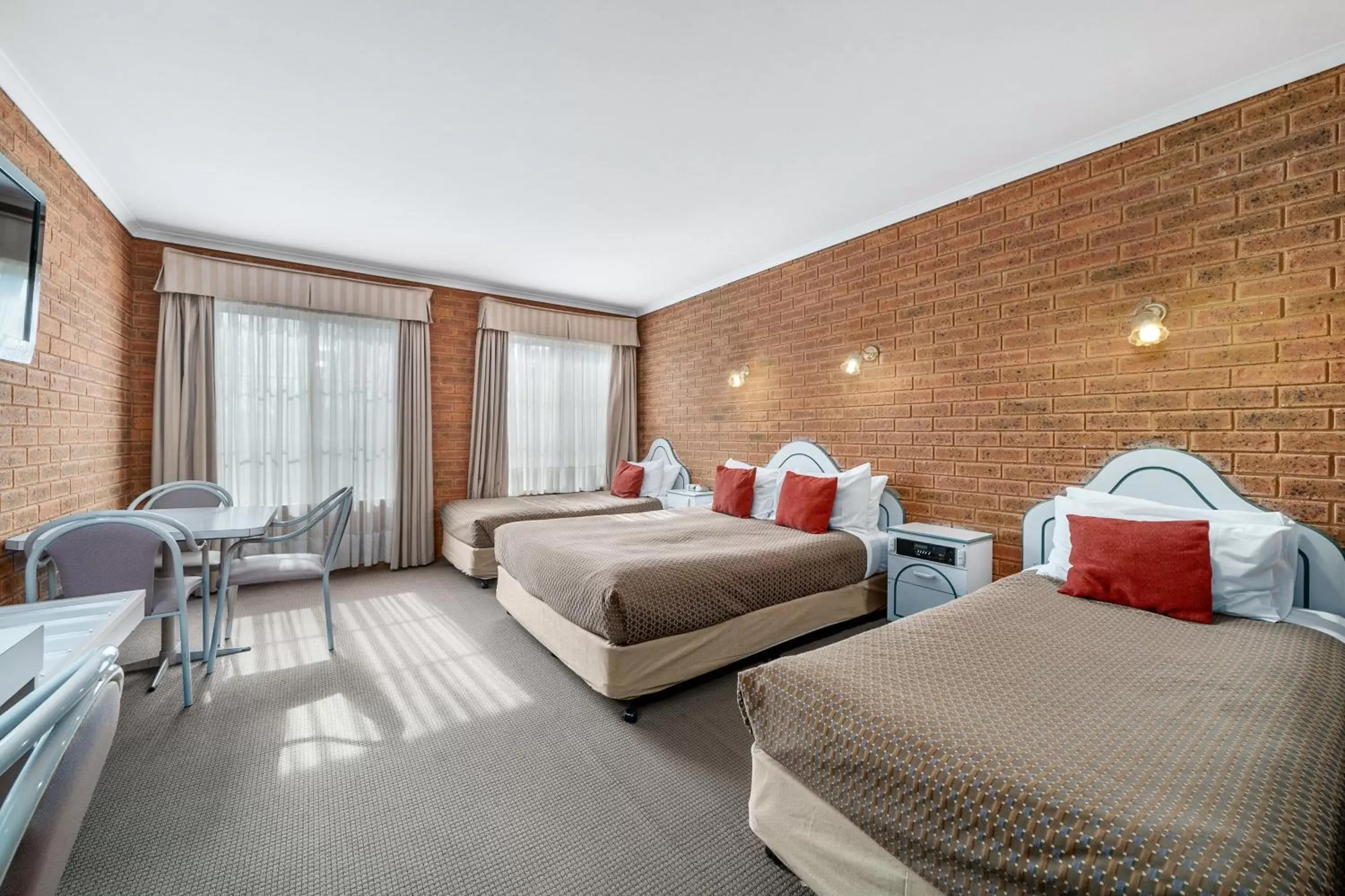 Photo of the whole room, Bed in Comfort Inn Heritage Wagga Photo of the whole room, Bed in Comfort Inn Heritage Wagga