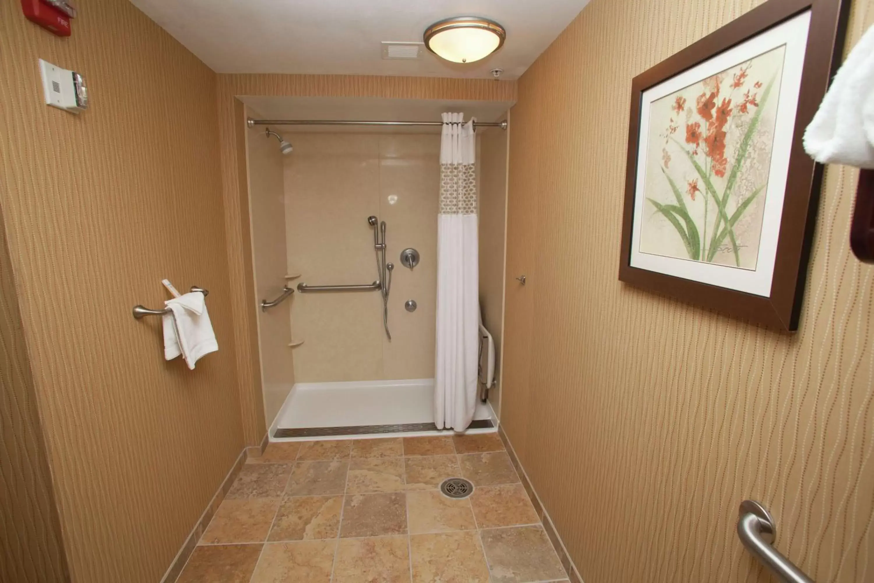 Bathroom in Hampton Inn Elmira/Horseheads