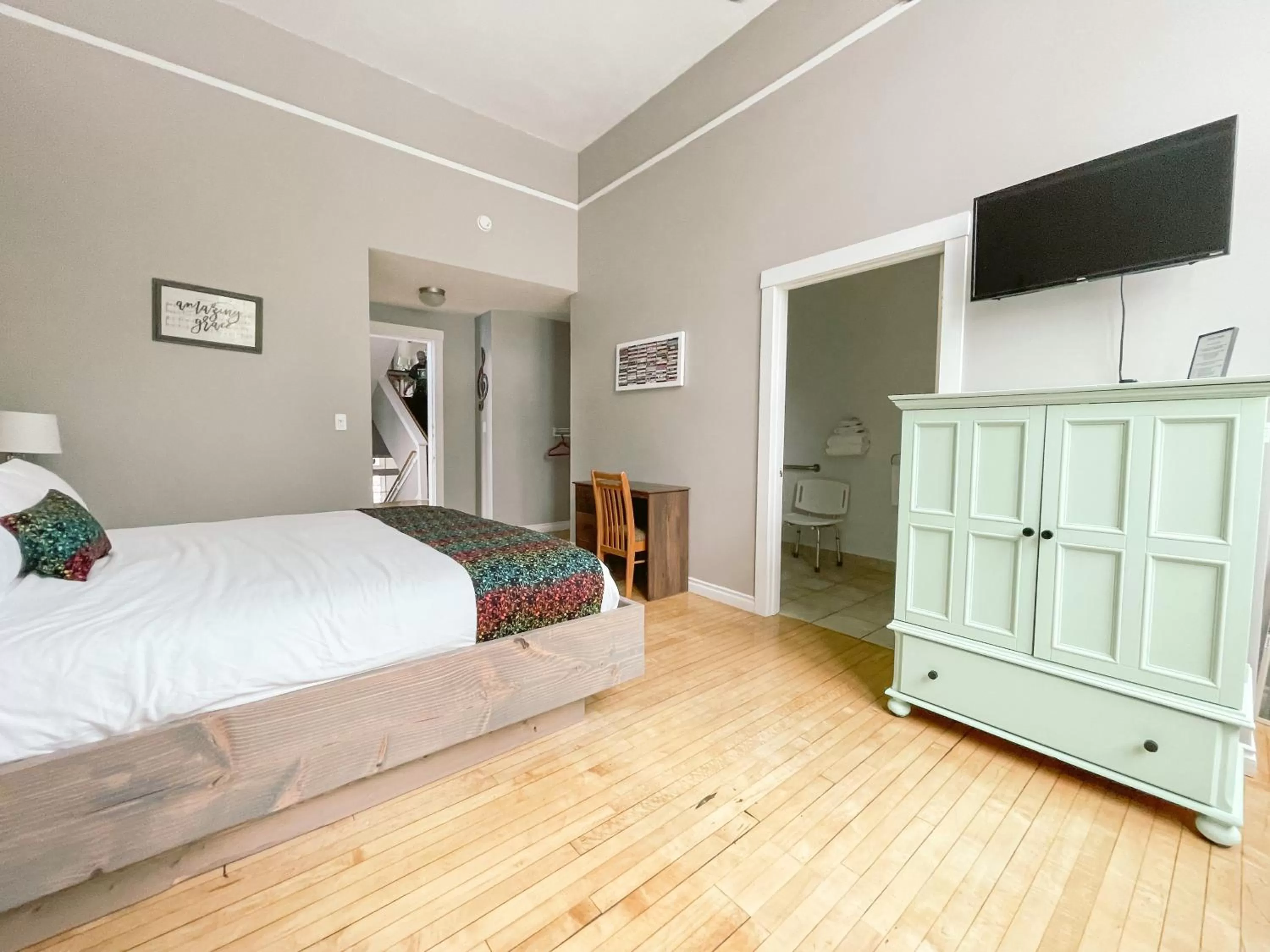 Bed in Northside School Bed & Breakfast