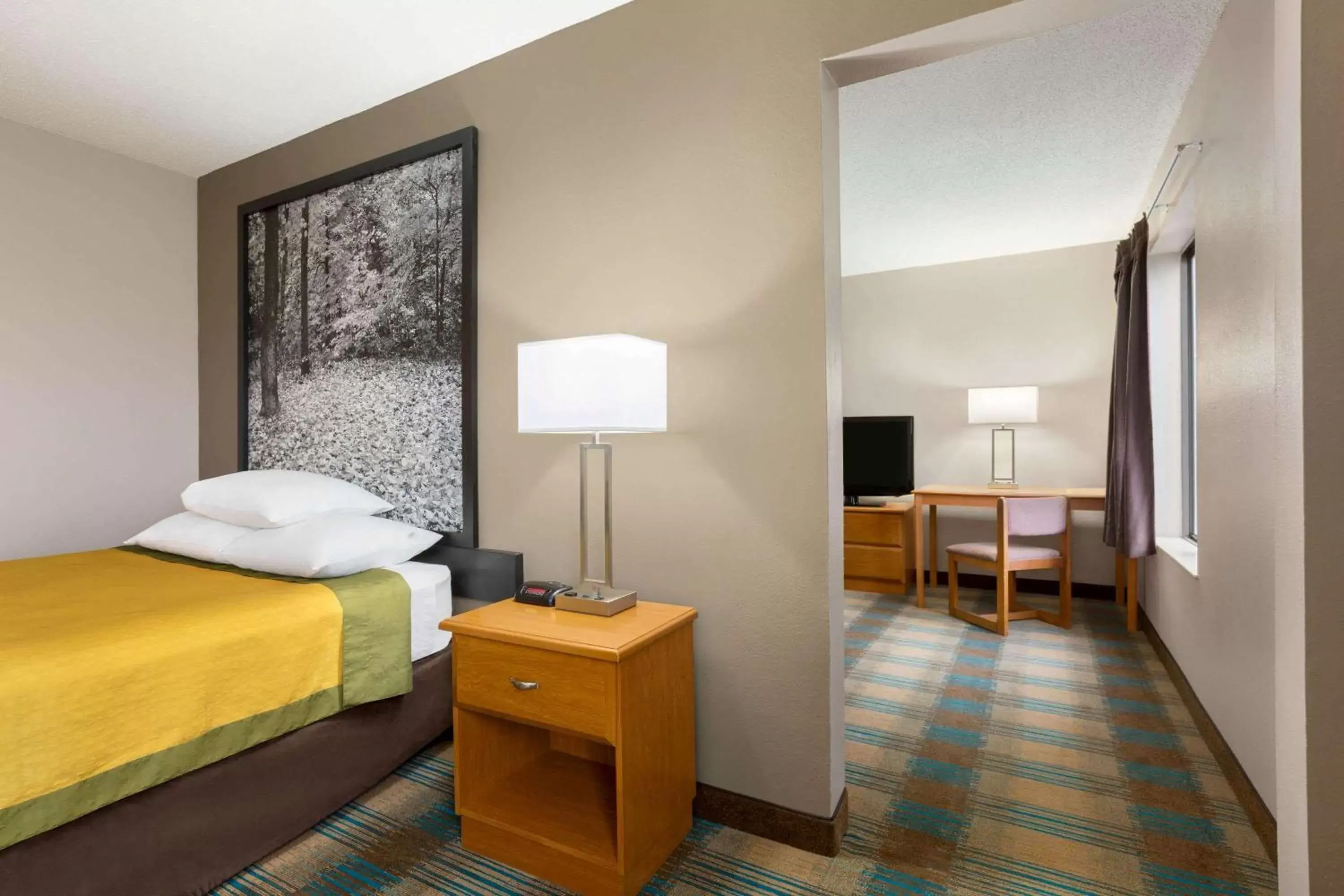 Queen Suite - Non-Smoking in Super 8 by Wyndham Hannibal Queen Suite - Non-Smoking in Super 8 by Wyndham Hannibal