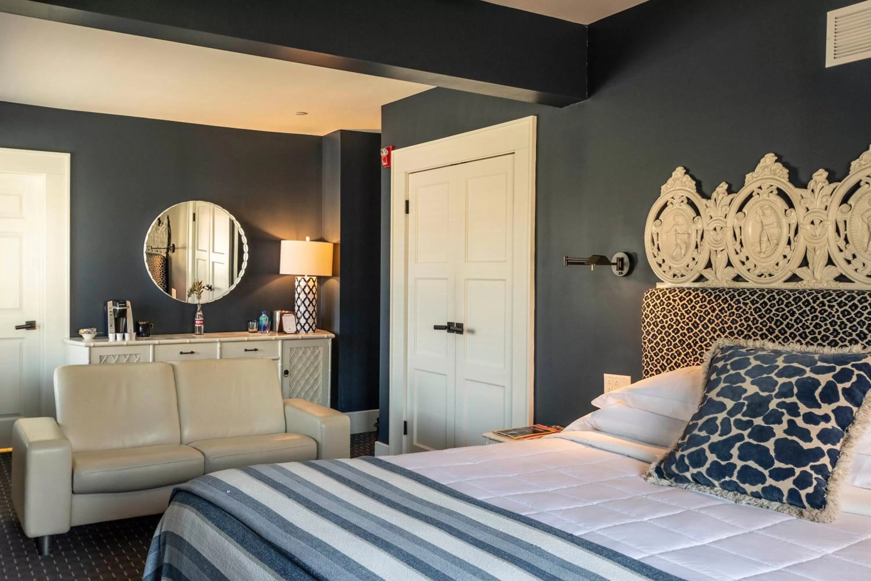 Photo of the whole room, Bed in Hotel Broad Ripple