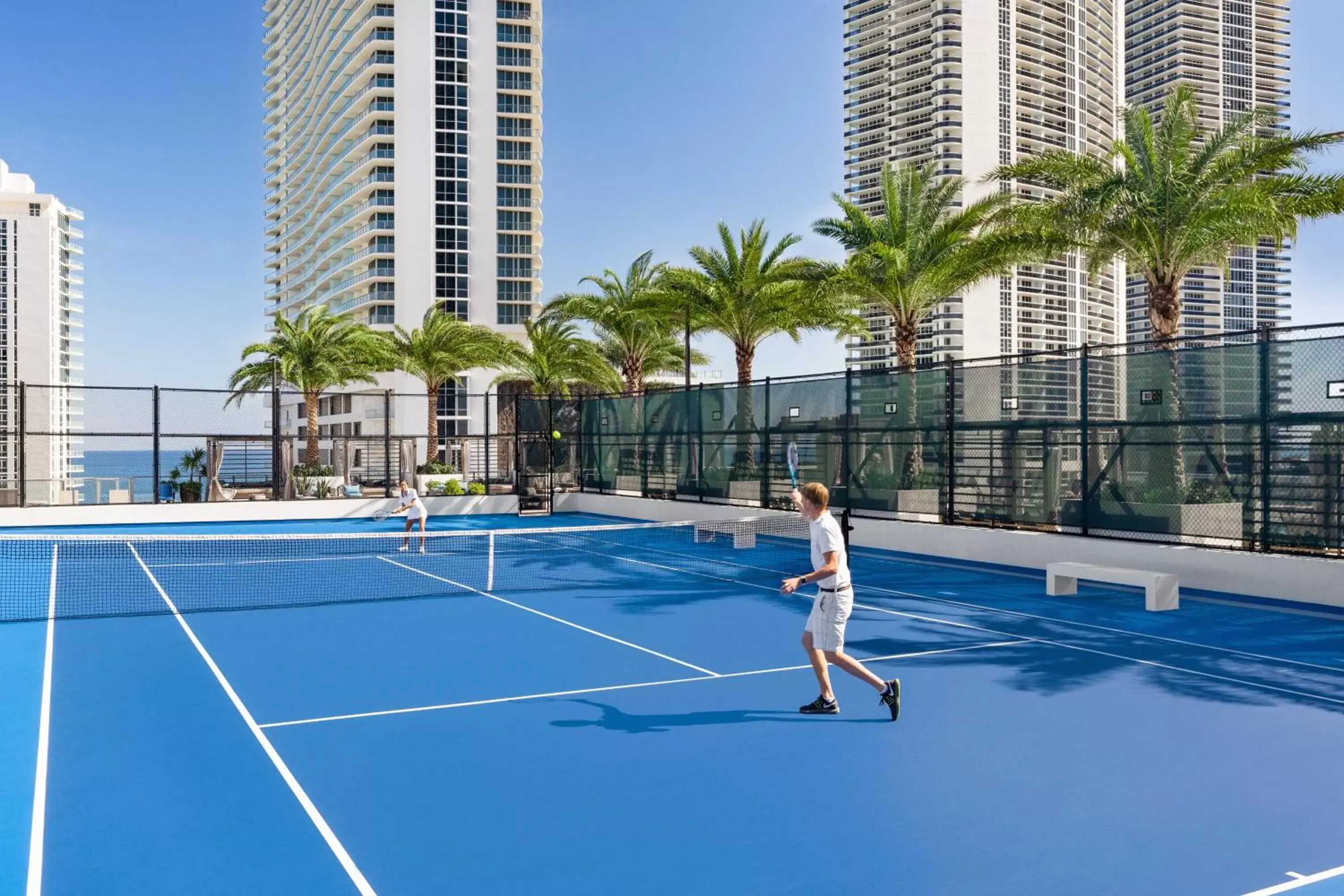 Tennis court, Tennis/Squash in Hyde Beach House