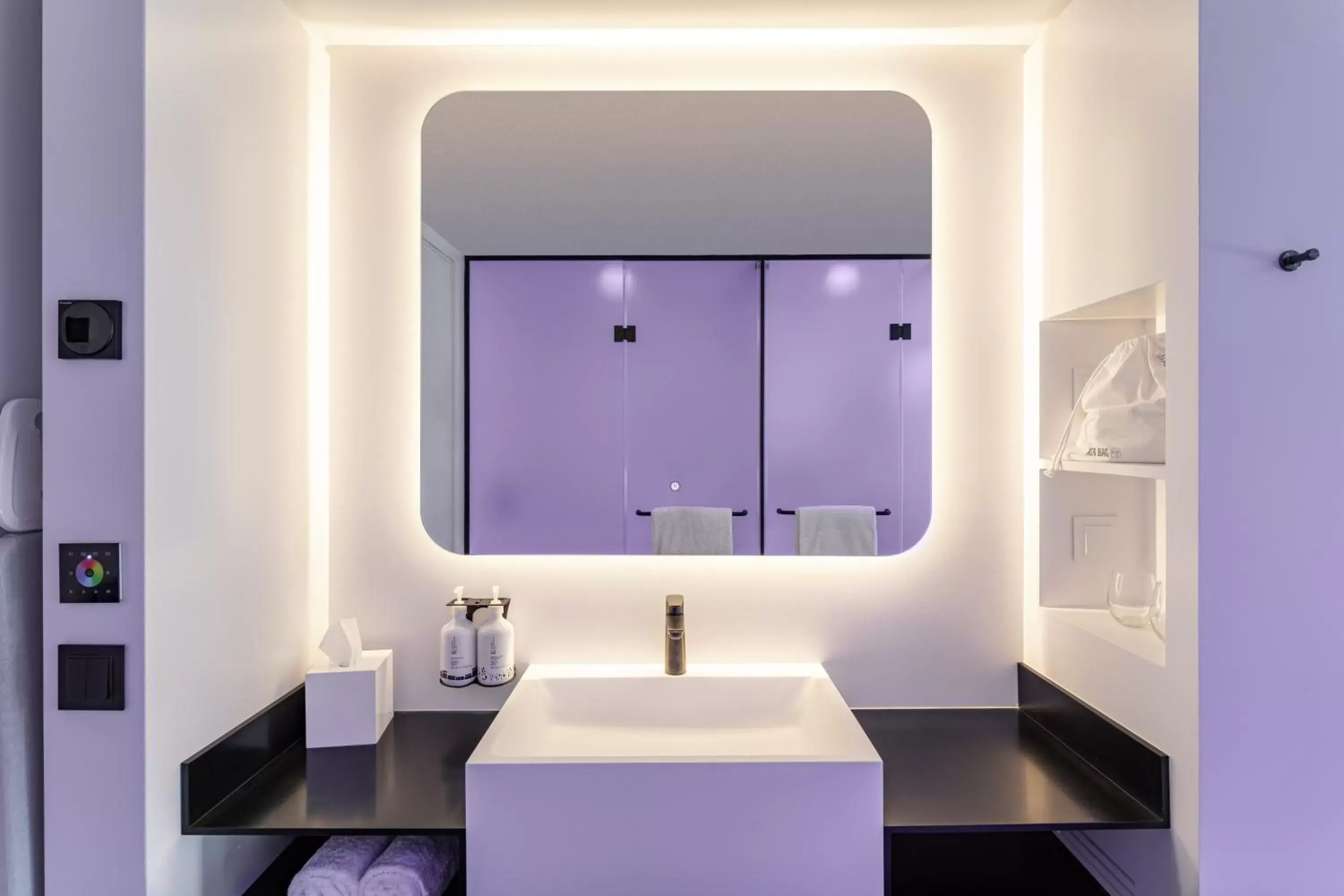 Bathroom in YOTEL Porto