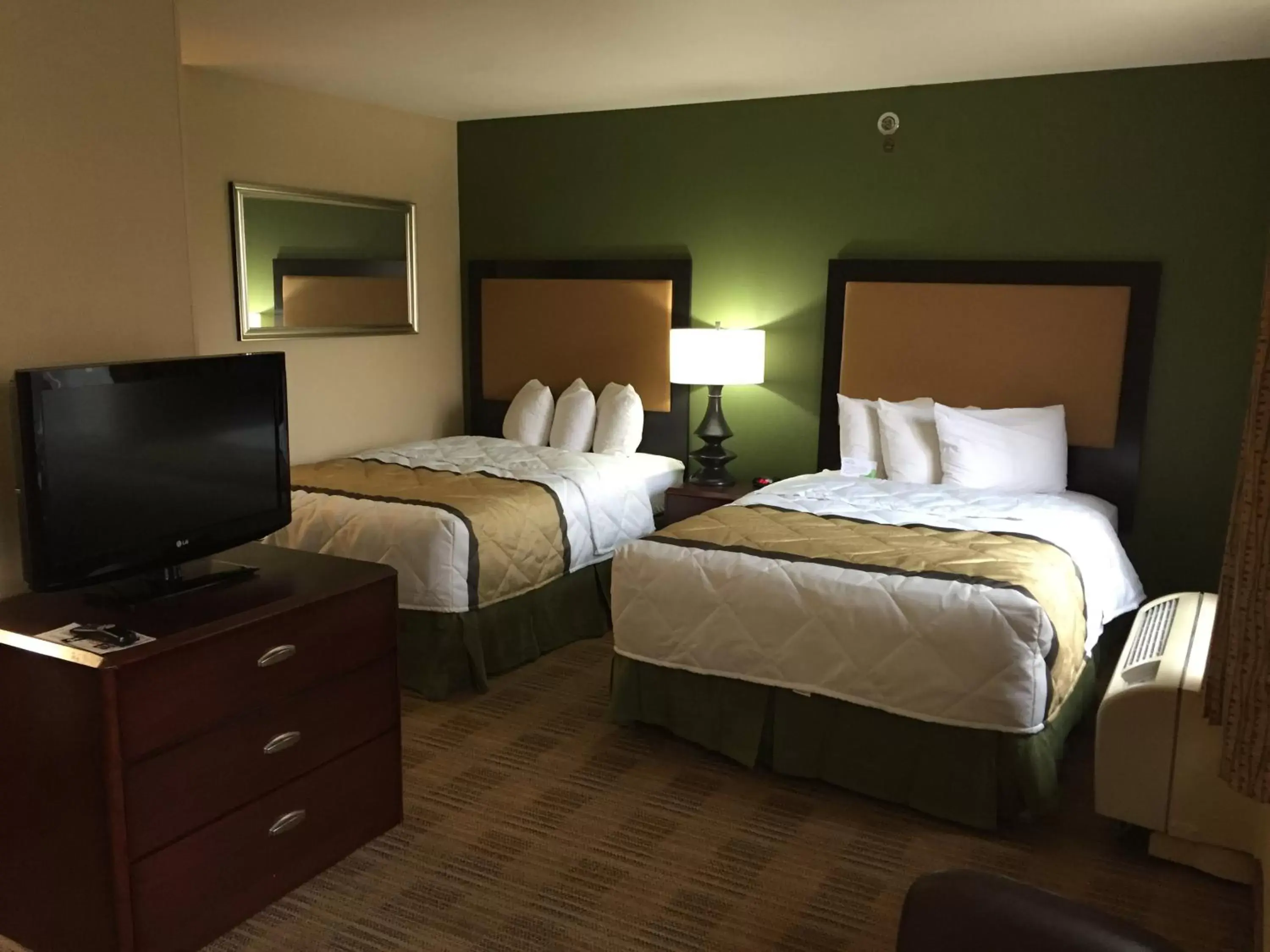 Bed in Extended Stay America Suites - Columbia - Northwest Harbison