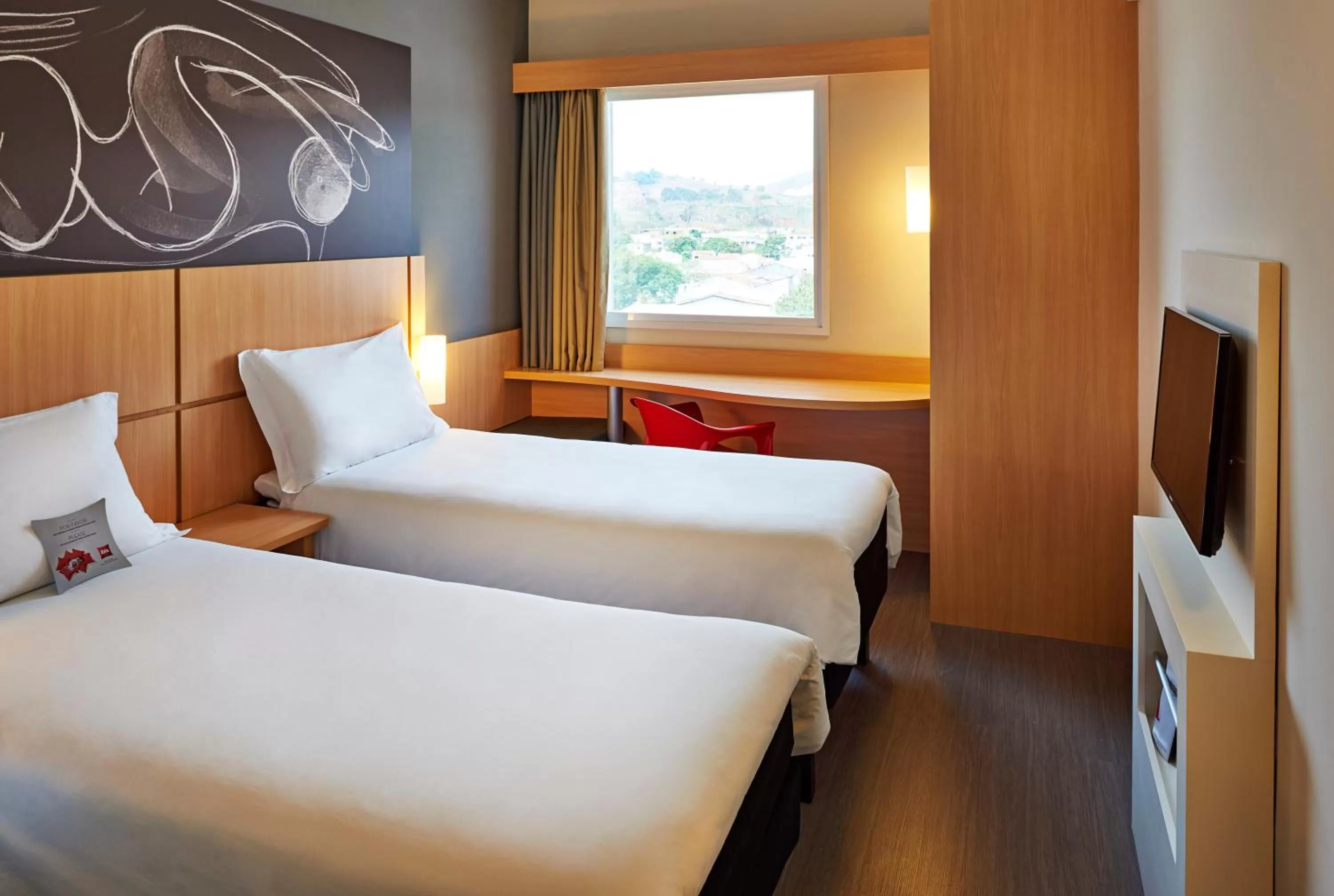 Bed in Ibis Guaratingueta Aparecida - Circuito da Fé