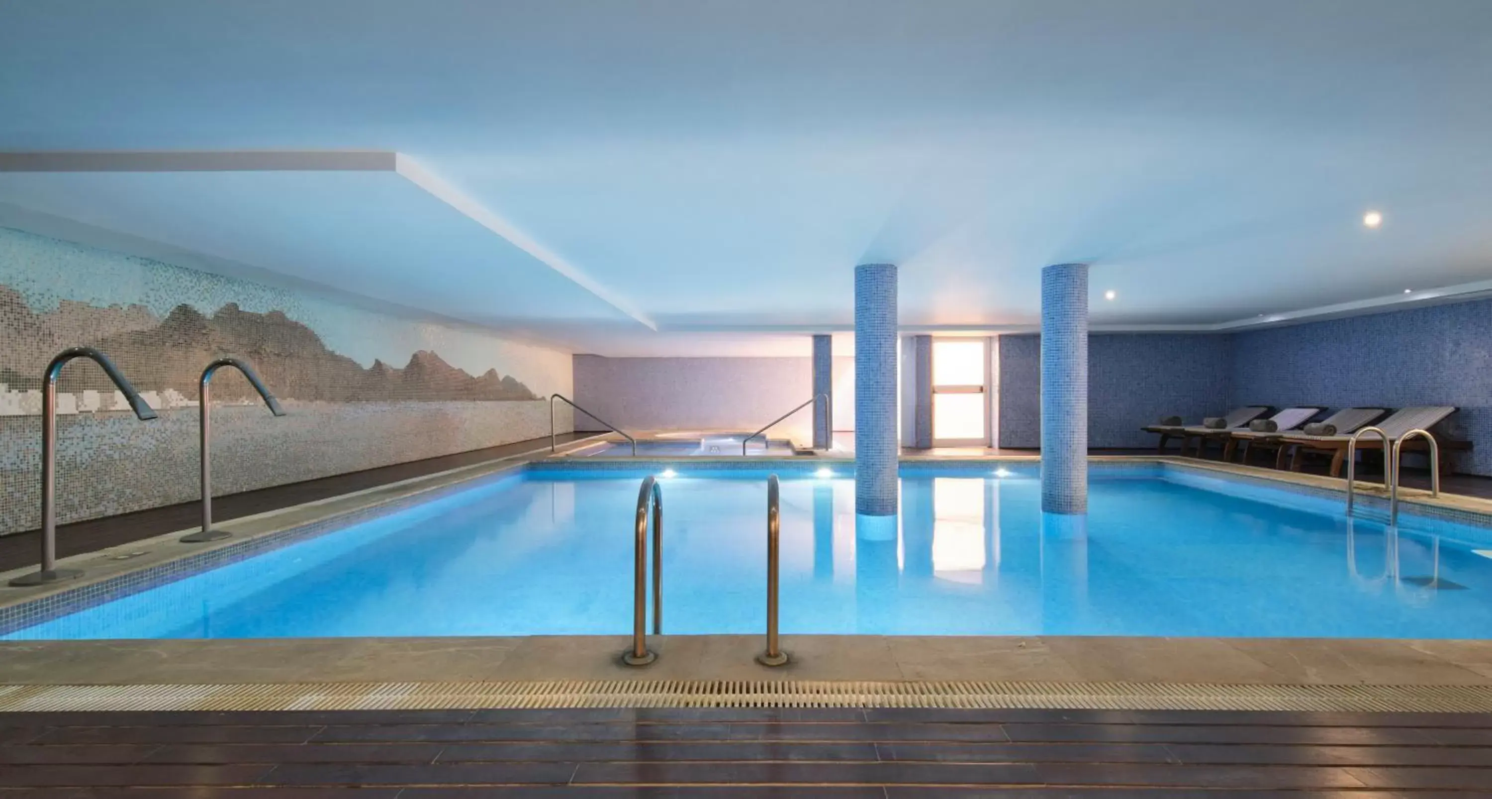 Hot Tub, Swimming Pool in Aparthotel Duva & Spa