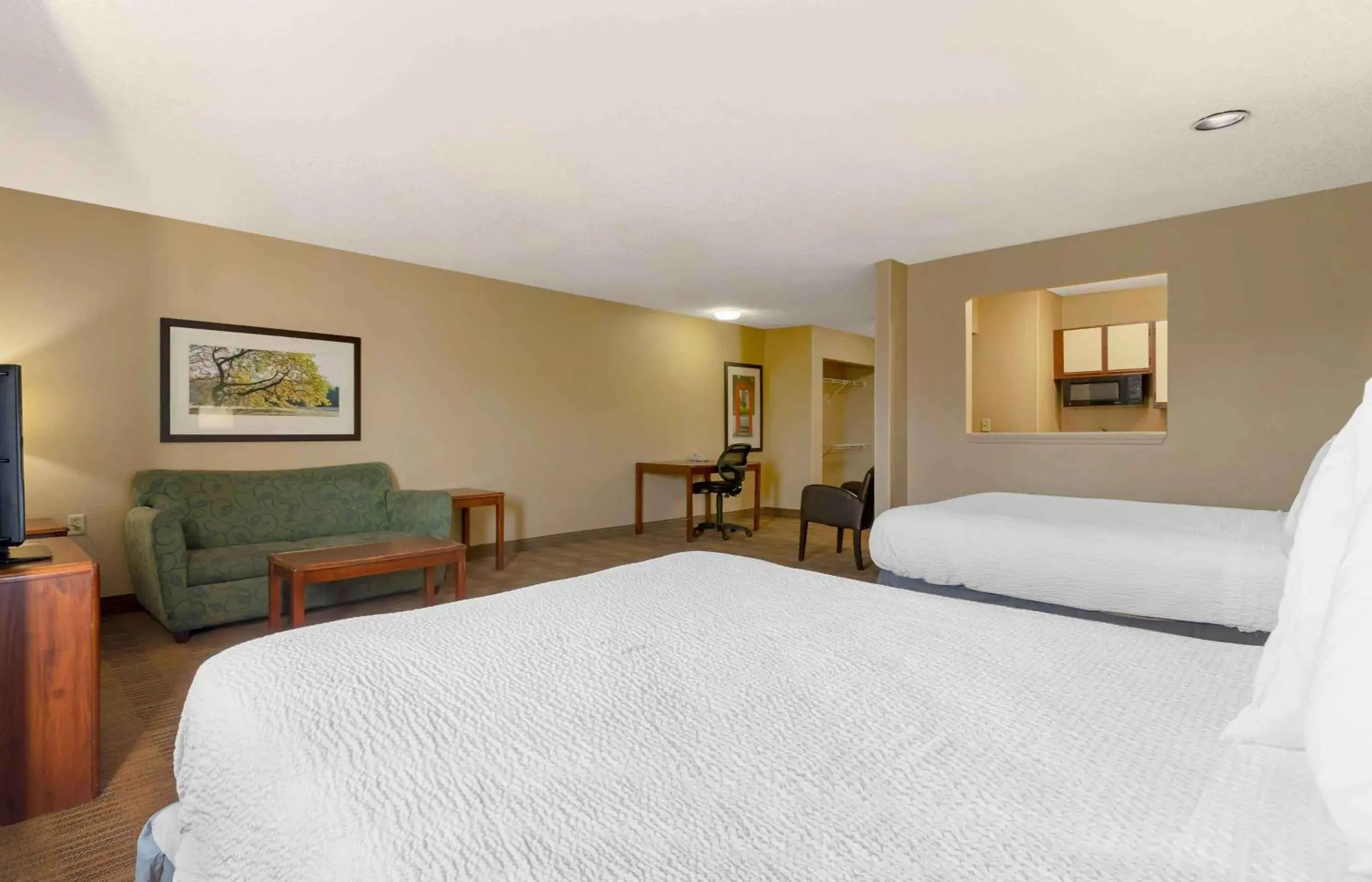 Bedroom, Bed in Extended Stay America Suites - Tulsa - Midtown