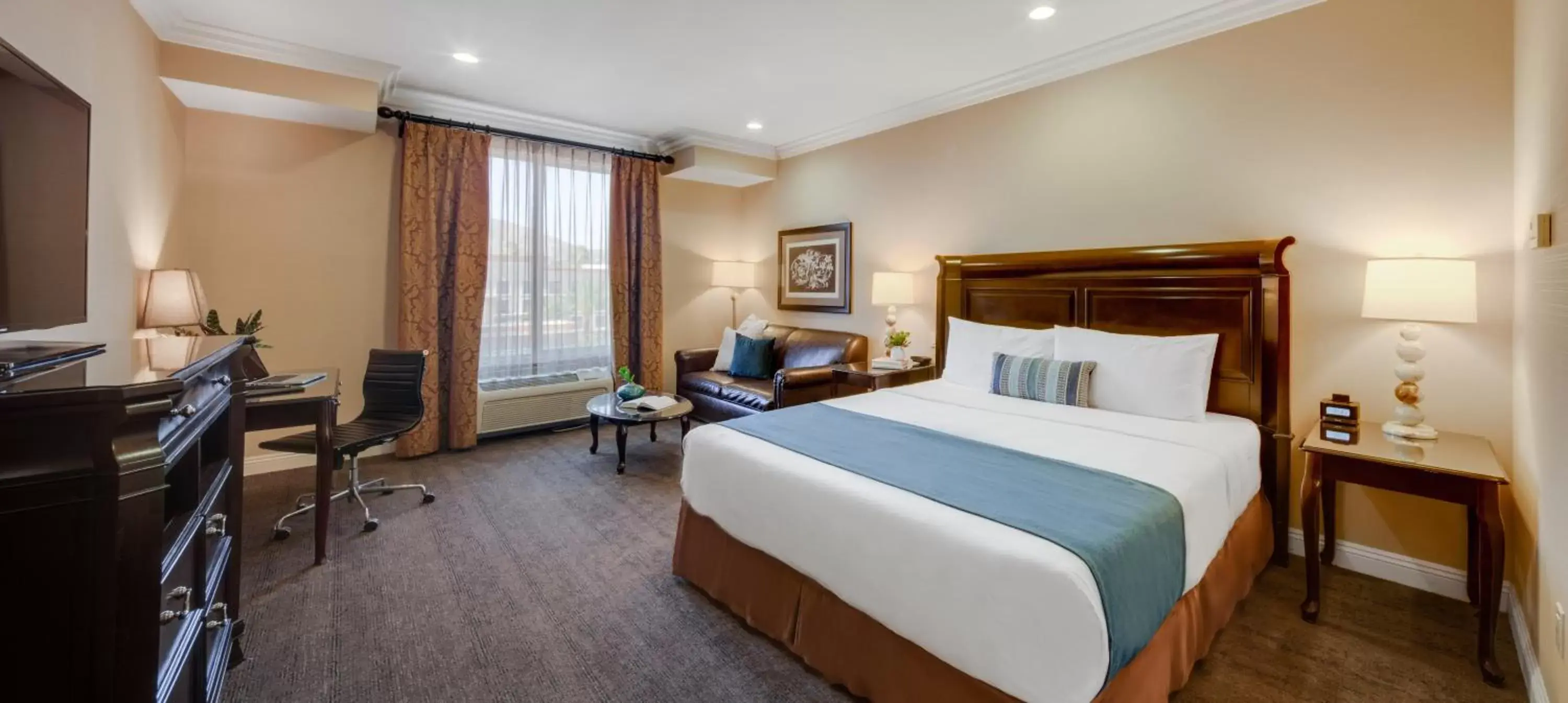 Bedroom in Ayres Hotel & Spa Moreno Valley/Riverside