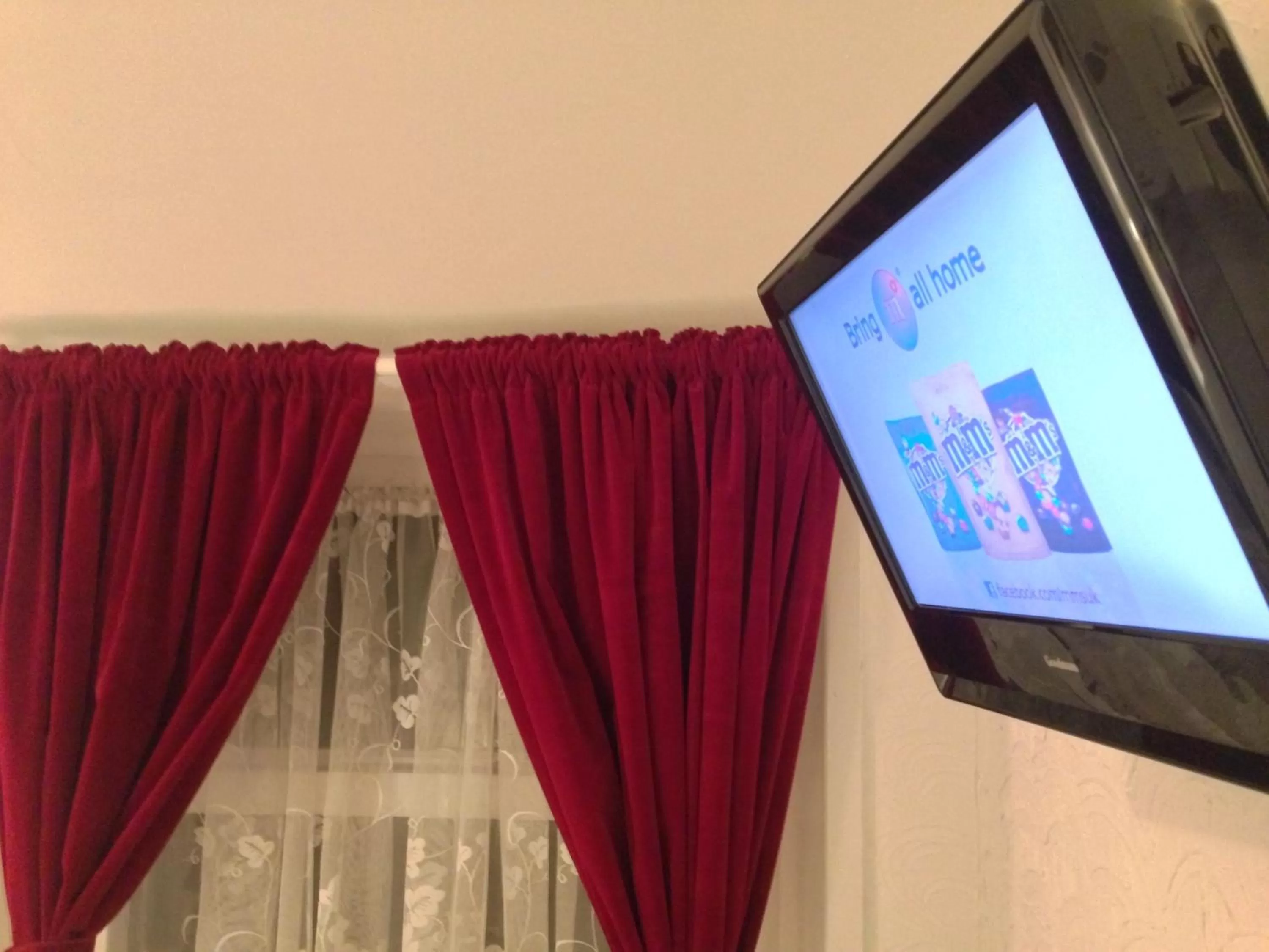 TV and multimedia in Wilsons Hotel - Blackpool Tower View