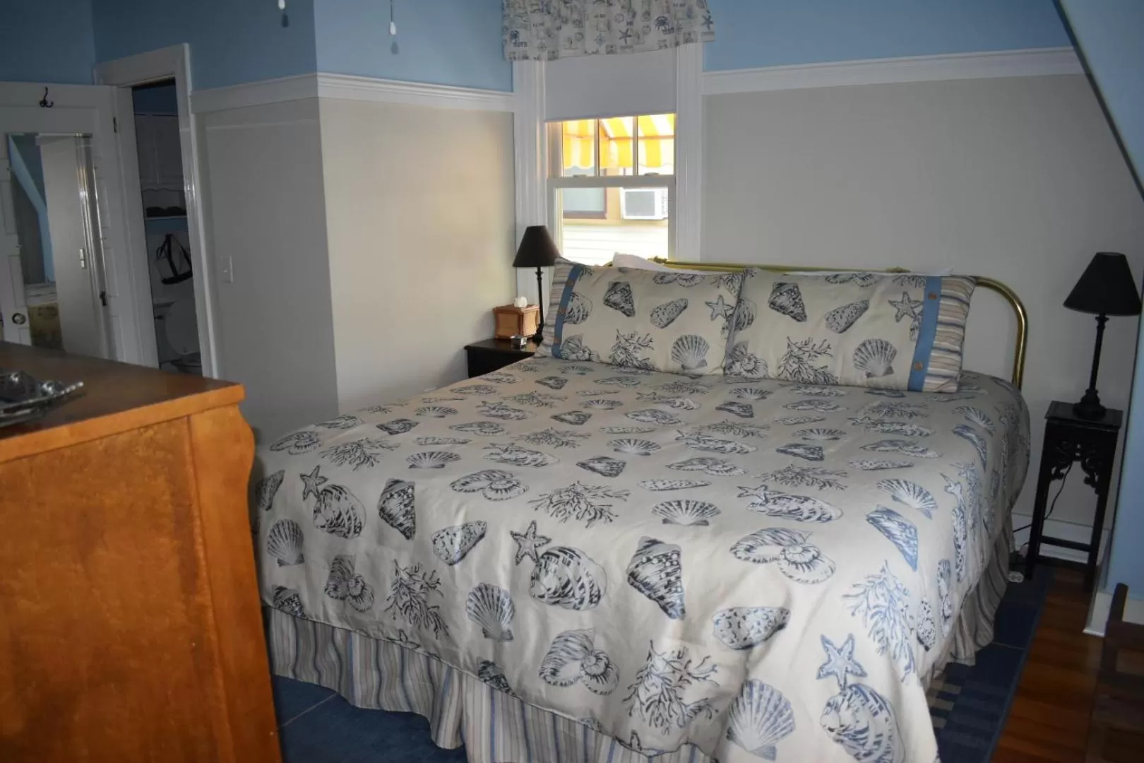 Bed in Canterbury Cottage Bed & Breakfast