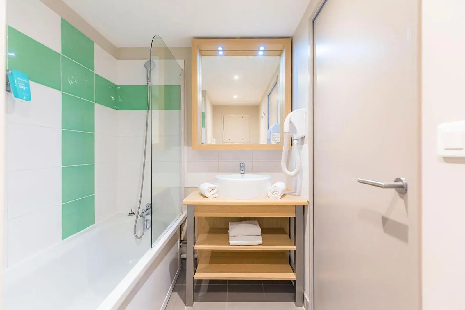 Bathroom in Appart'City Confort Montpellier Millénaire