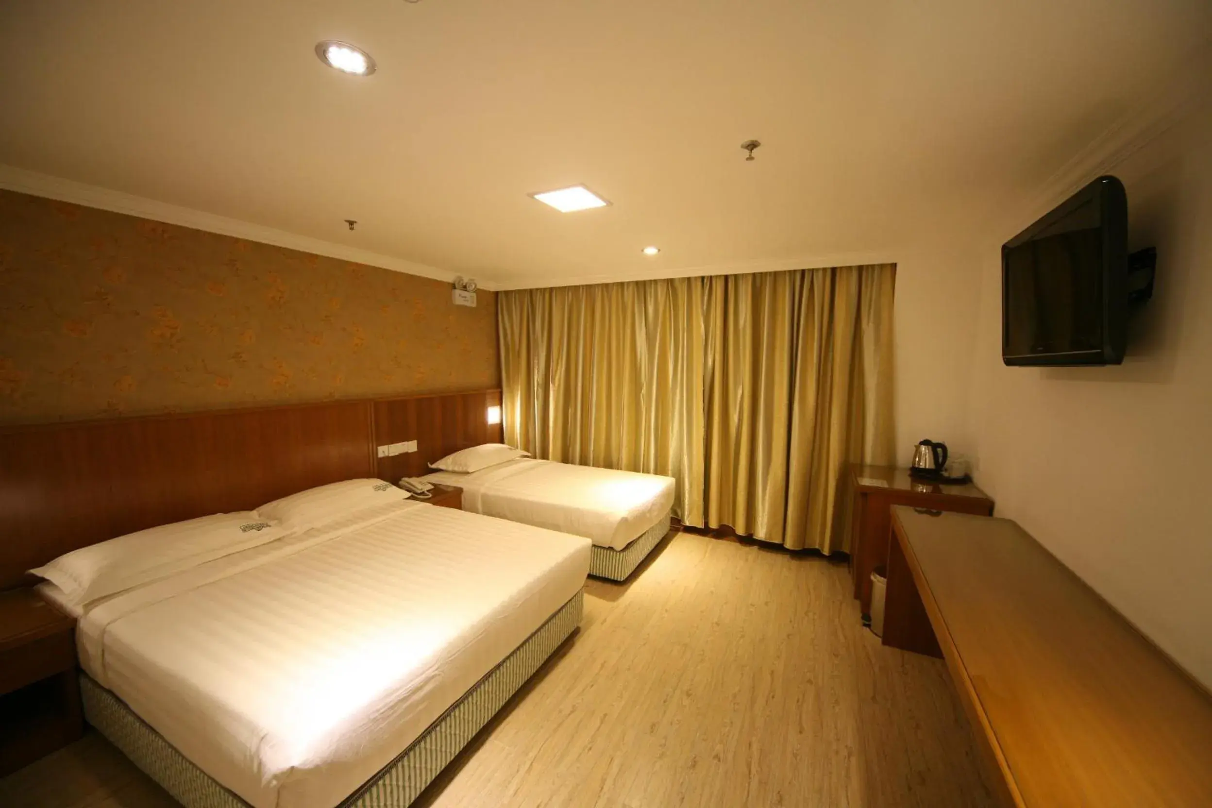 Bedroom, Bed in Cardogan Hotel