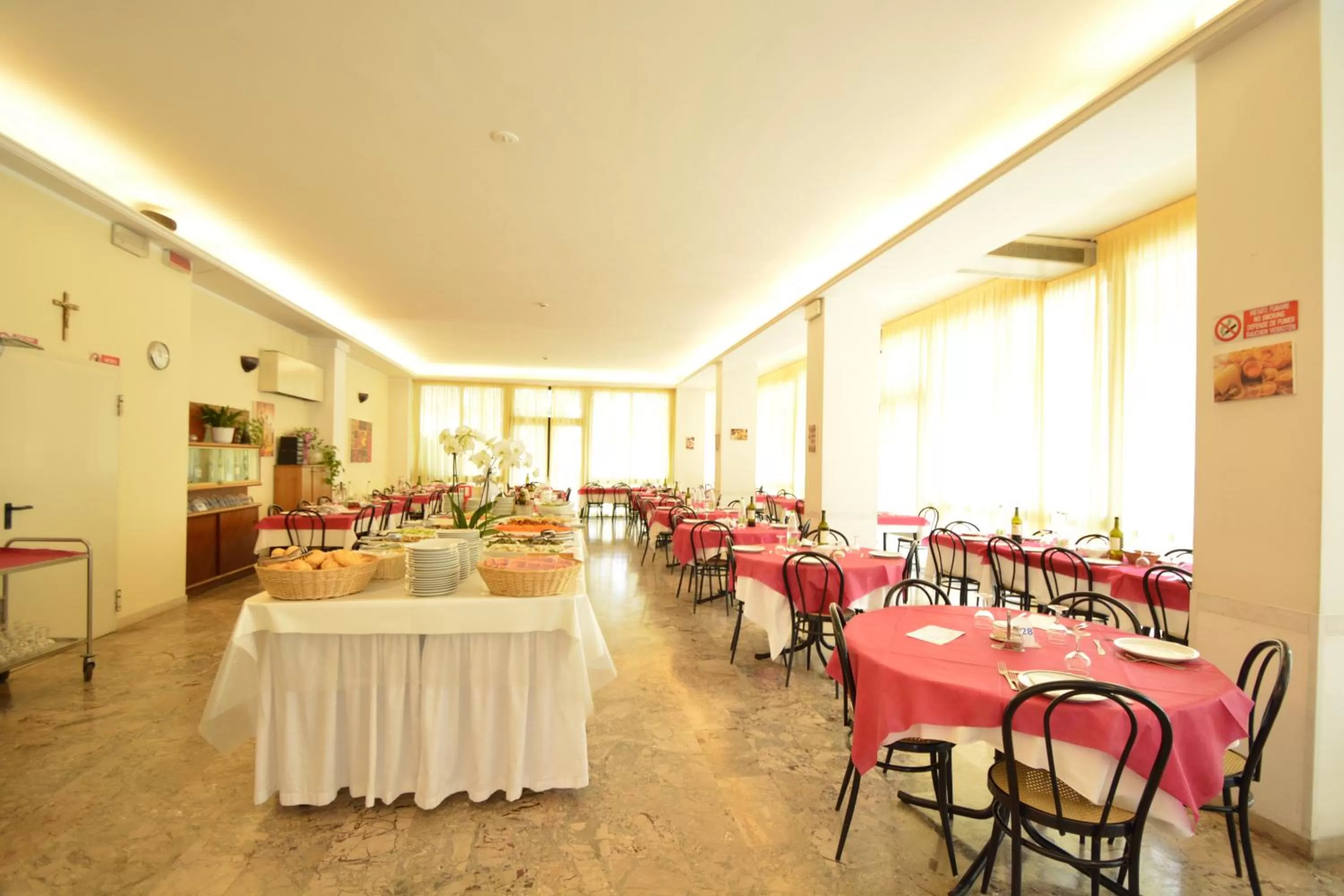 Restaurant/places to eat in Hotel Europa