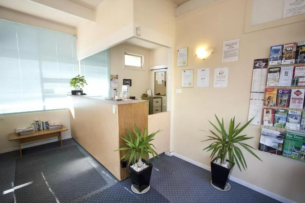 Lobby or reception in Parkville Motel