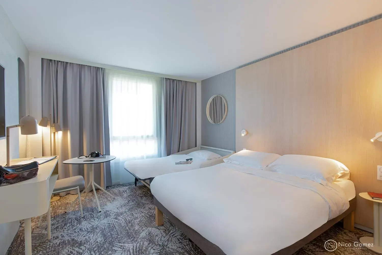 Classic Room with One Double Bed and One Sofa in Novotel Aix-en-Provence Pont de L'Arc