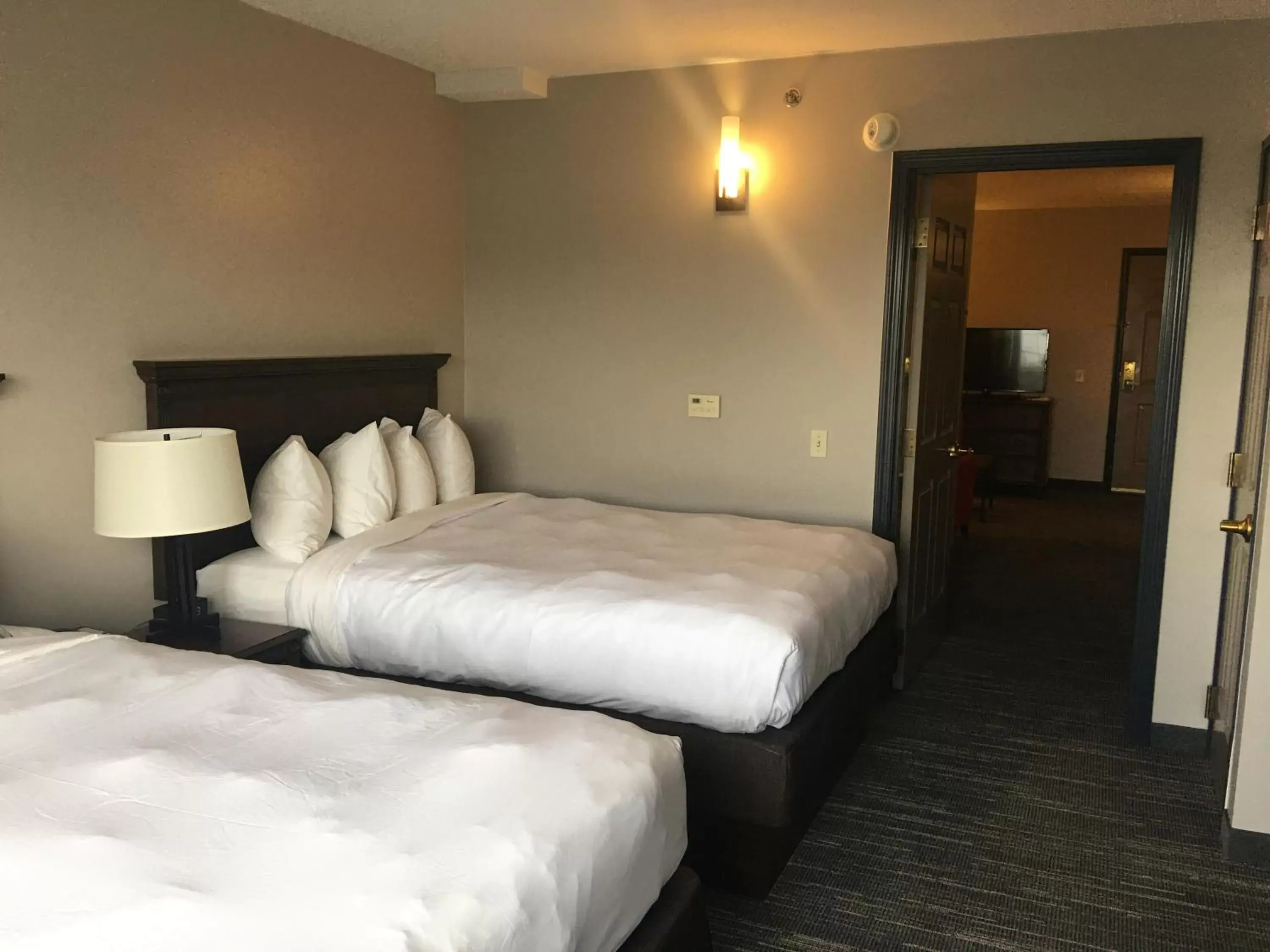 Bedroom, Bed in Country Inn & Suites by Radisson, Grand Rapids East, MI