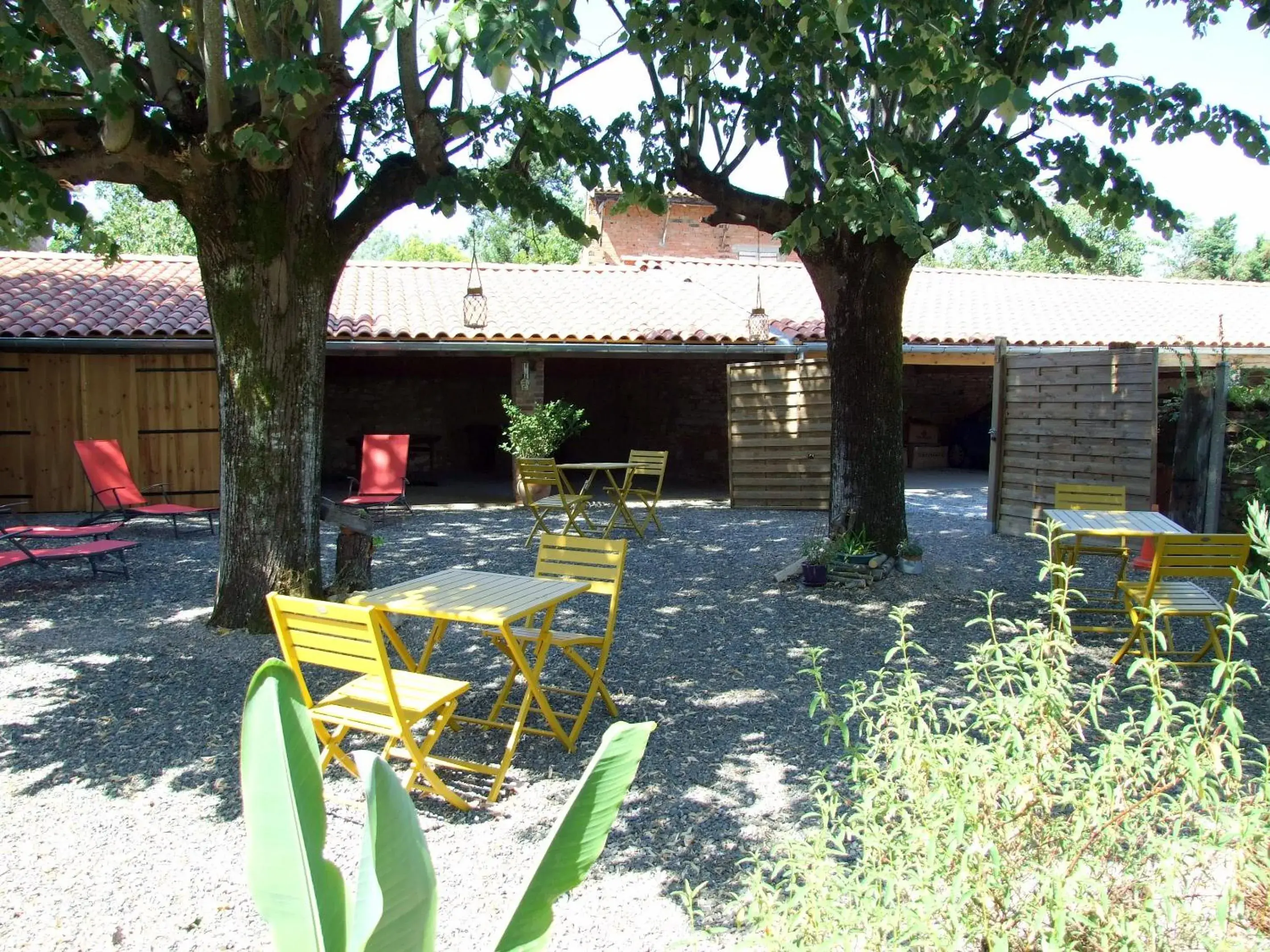 Patio in Logis Hotel L'Occitan