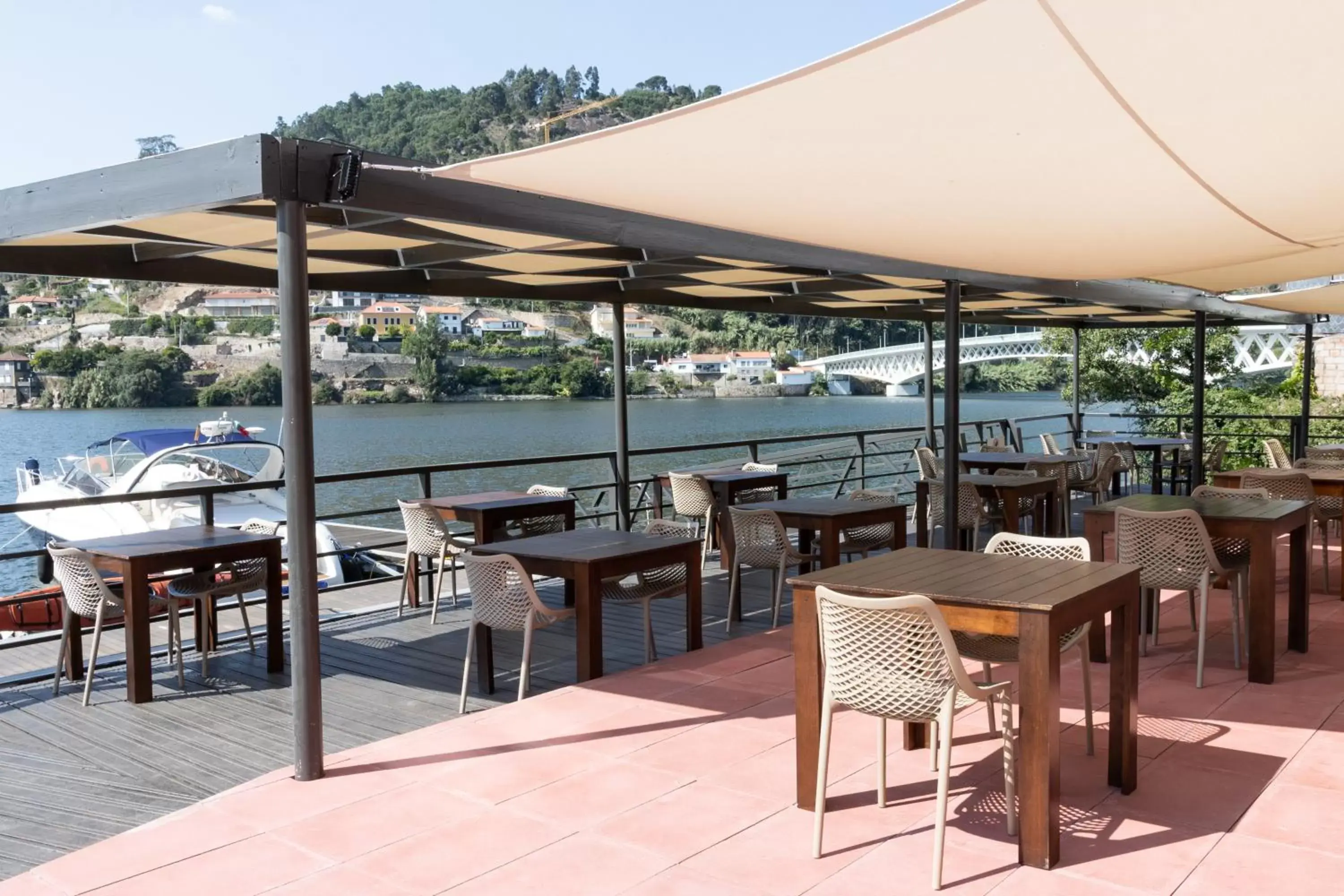 Restaurant/Places to Eat in Douro Hotel Porto Antigo