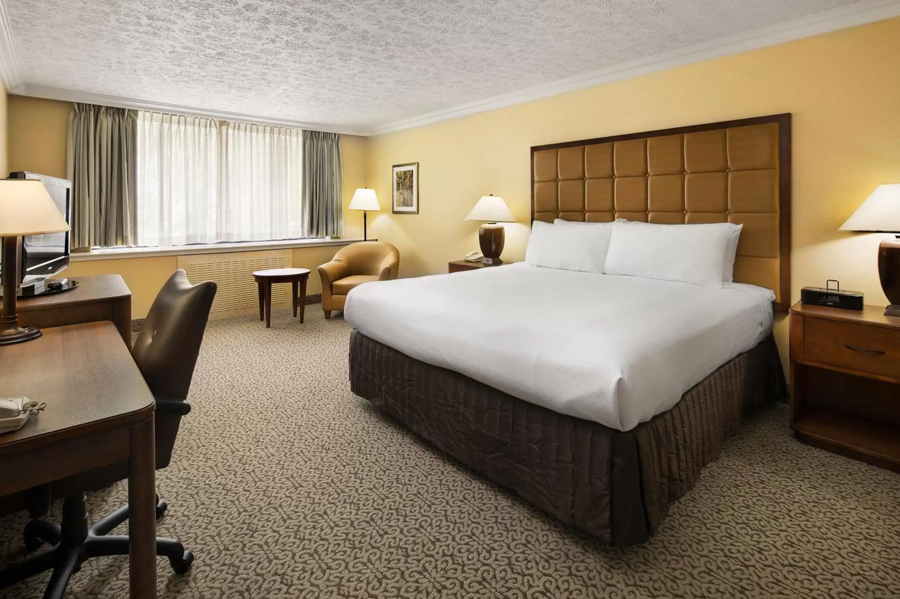 Photo of the whole room, Bed in Crowne Plaza Louisville Airport Expo Center, an IHG Hotel