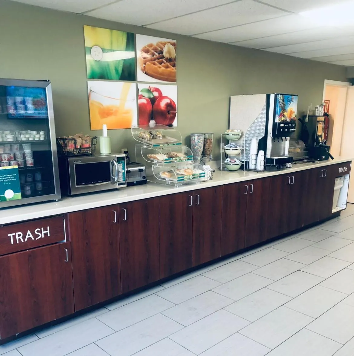 Food, Restaurant/Places to Eat in Quality Inn & Suites