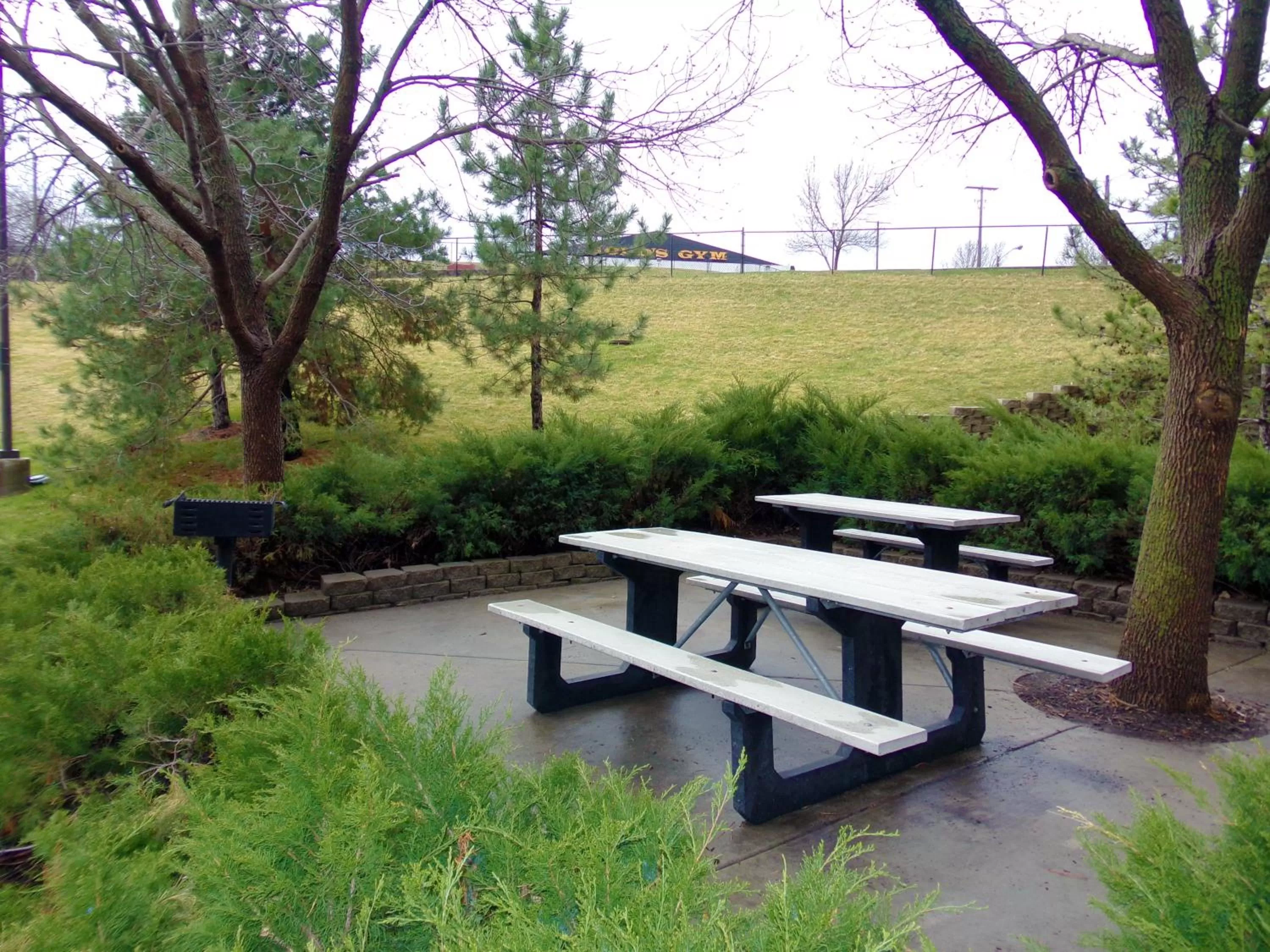 Patio in Extended Stay America Suites - Kansas City - Shawnee Mission