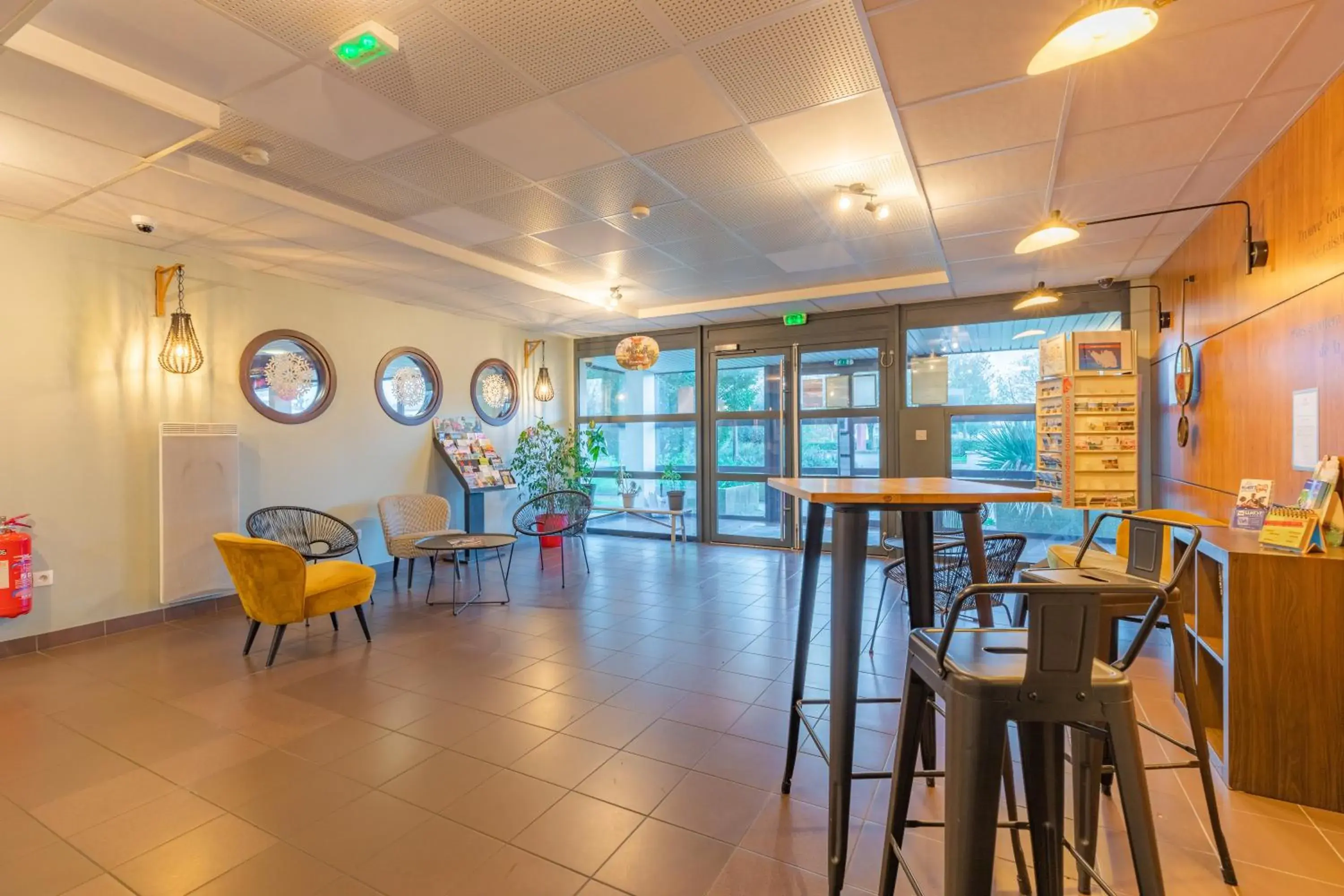 Lobby or reception, Restaurant/Places to Eat in Appart City La Roche Sur Yon Centre