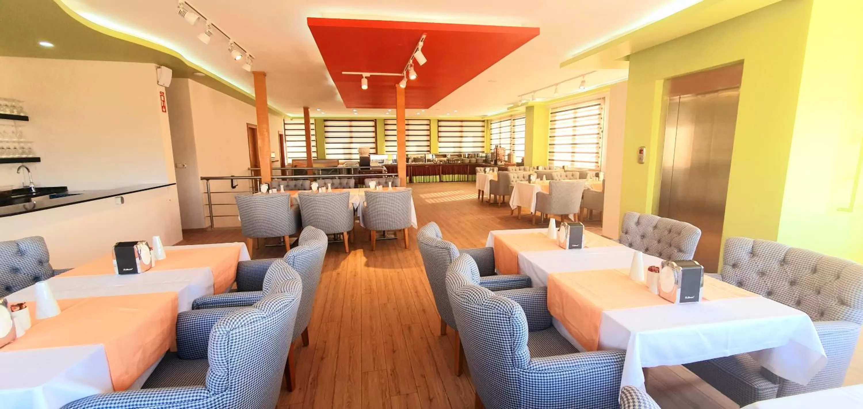 Restaurant/places to eat in Bulvar Hotel