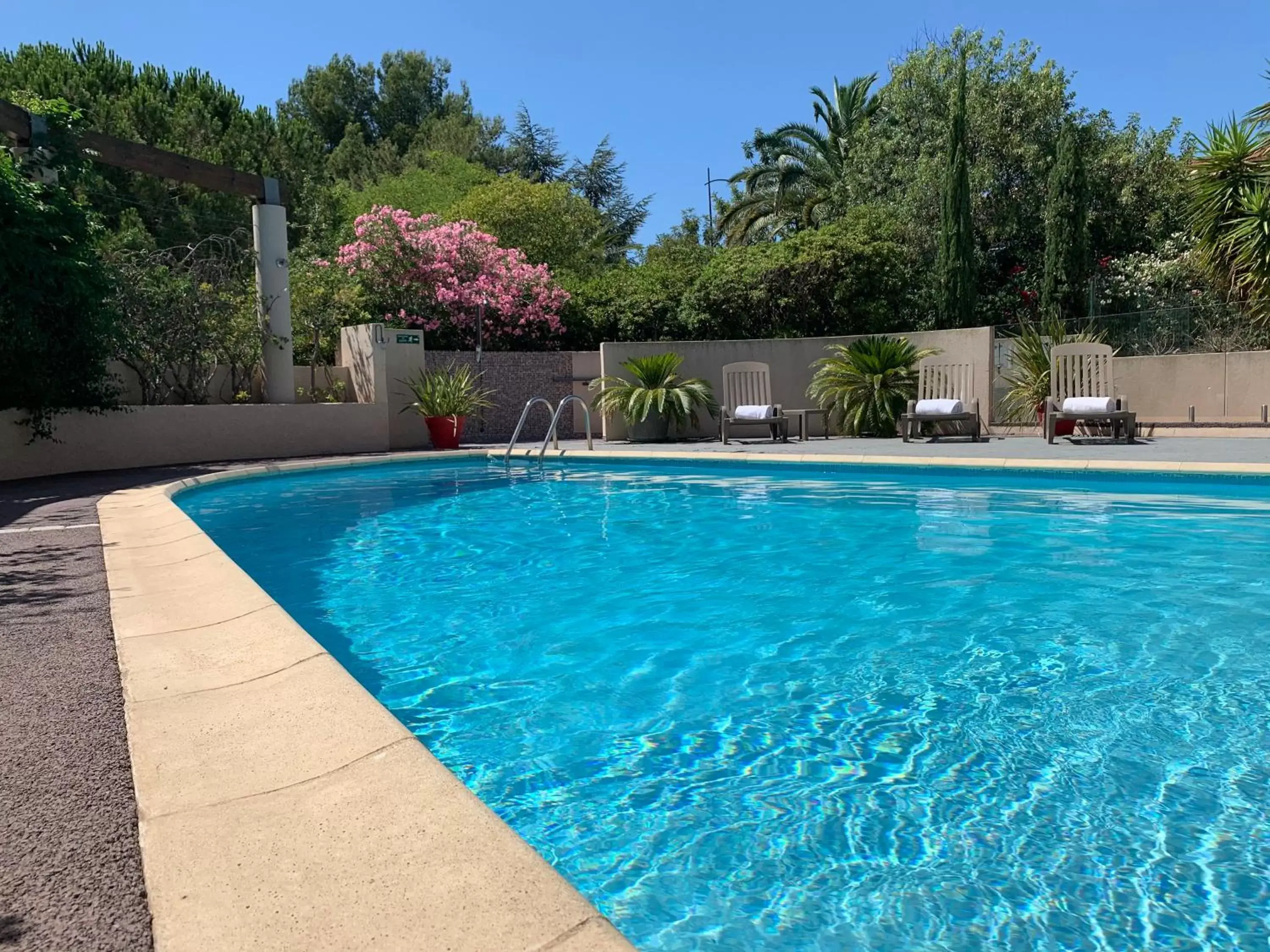 Swimming Pool in ibis Hyeres Centre