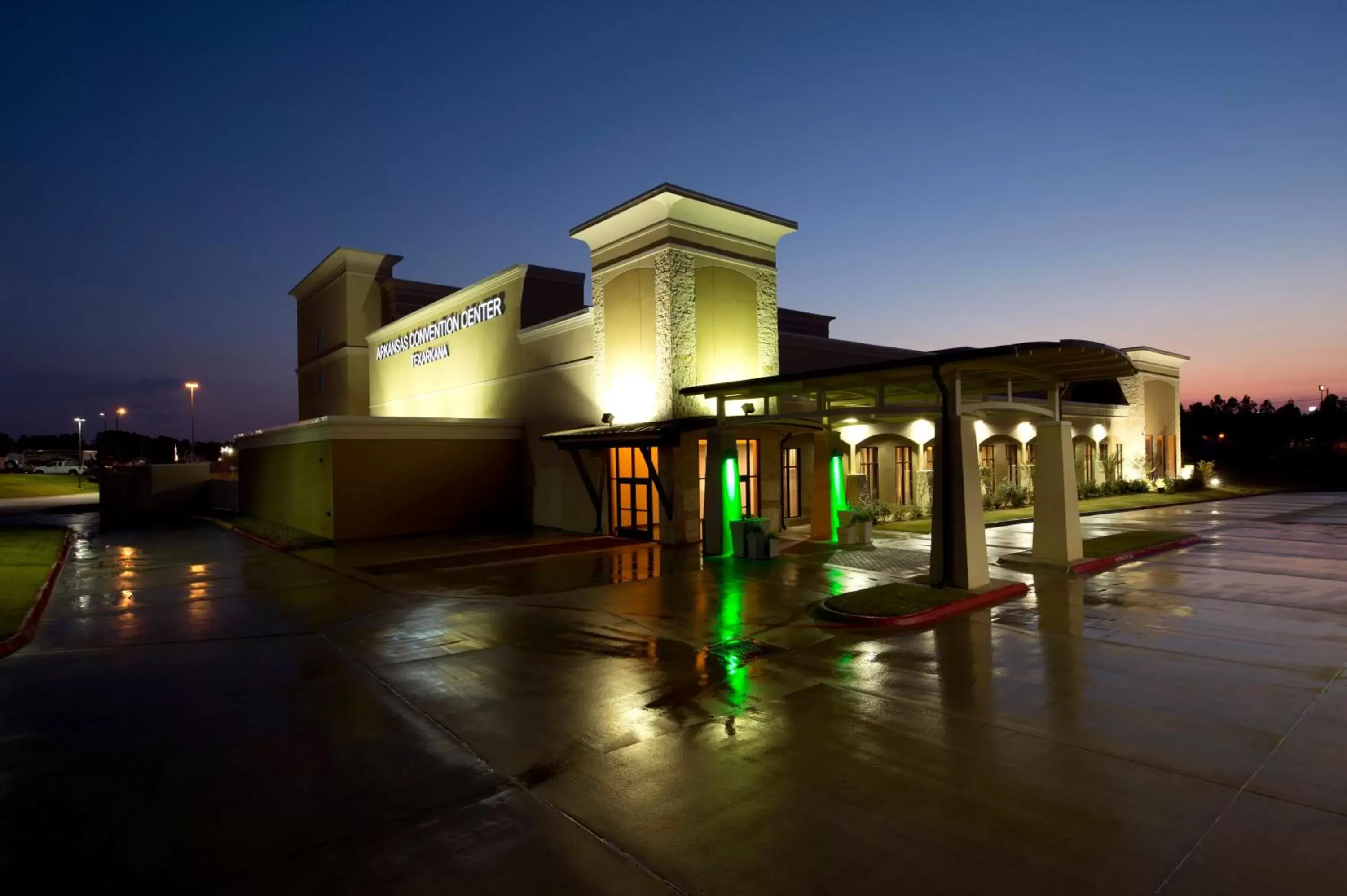 Property Building in Holiday Inn Texarkana Arkansas Convention Center, an IHG Hotel