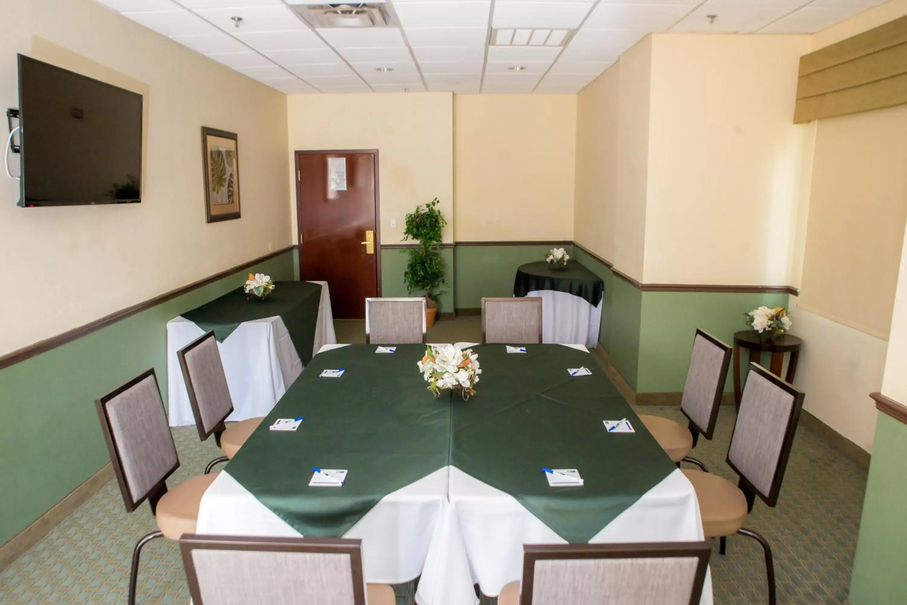 Meeting/conference room in Holiday Inn Express Hotel & Suites Cocoa, an IHG Hotel